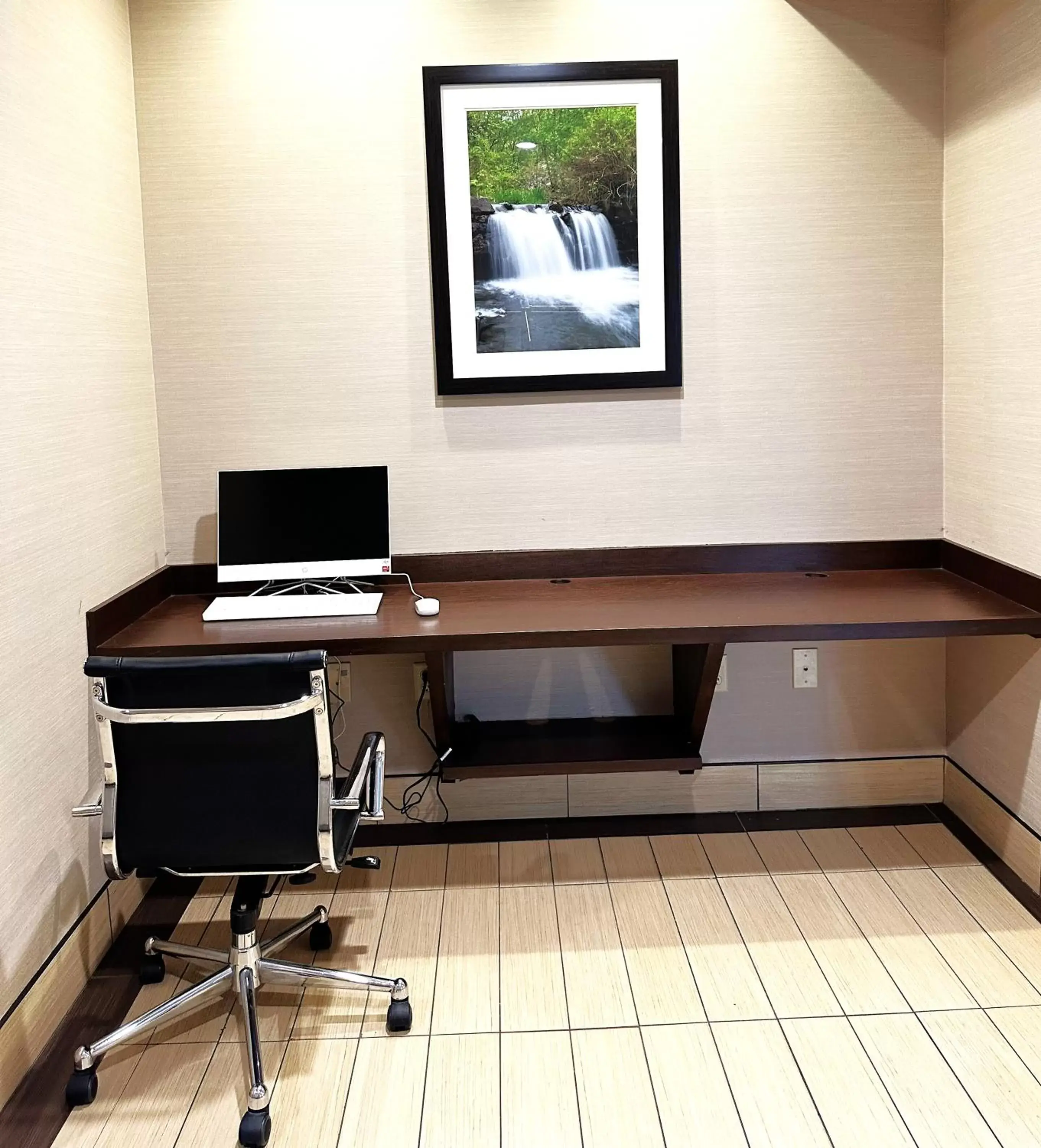 Business facilities in SureStay Plus by Best Western Reading North