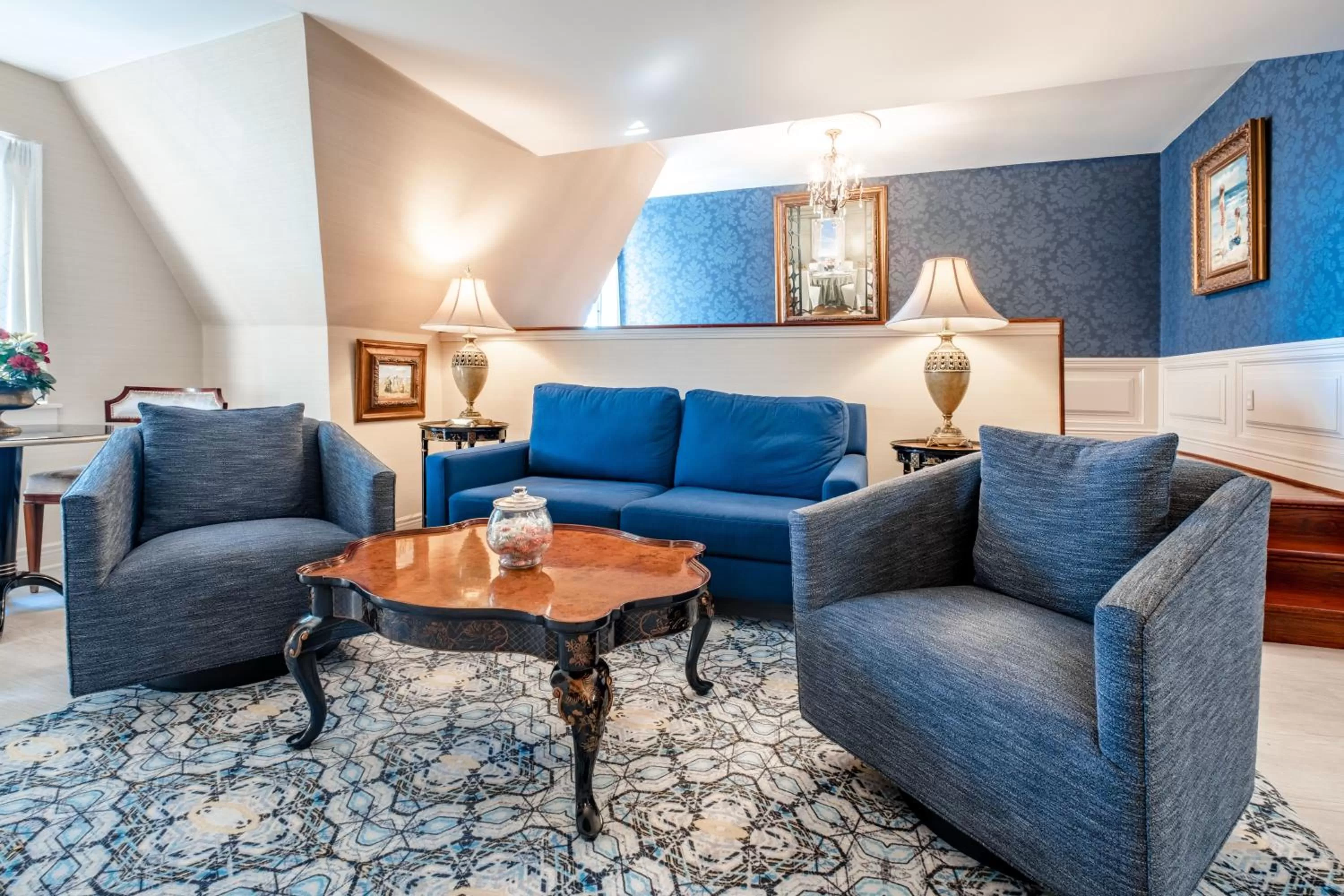 Living room in Red Coach Inn