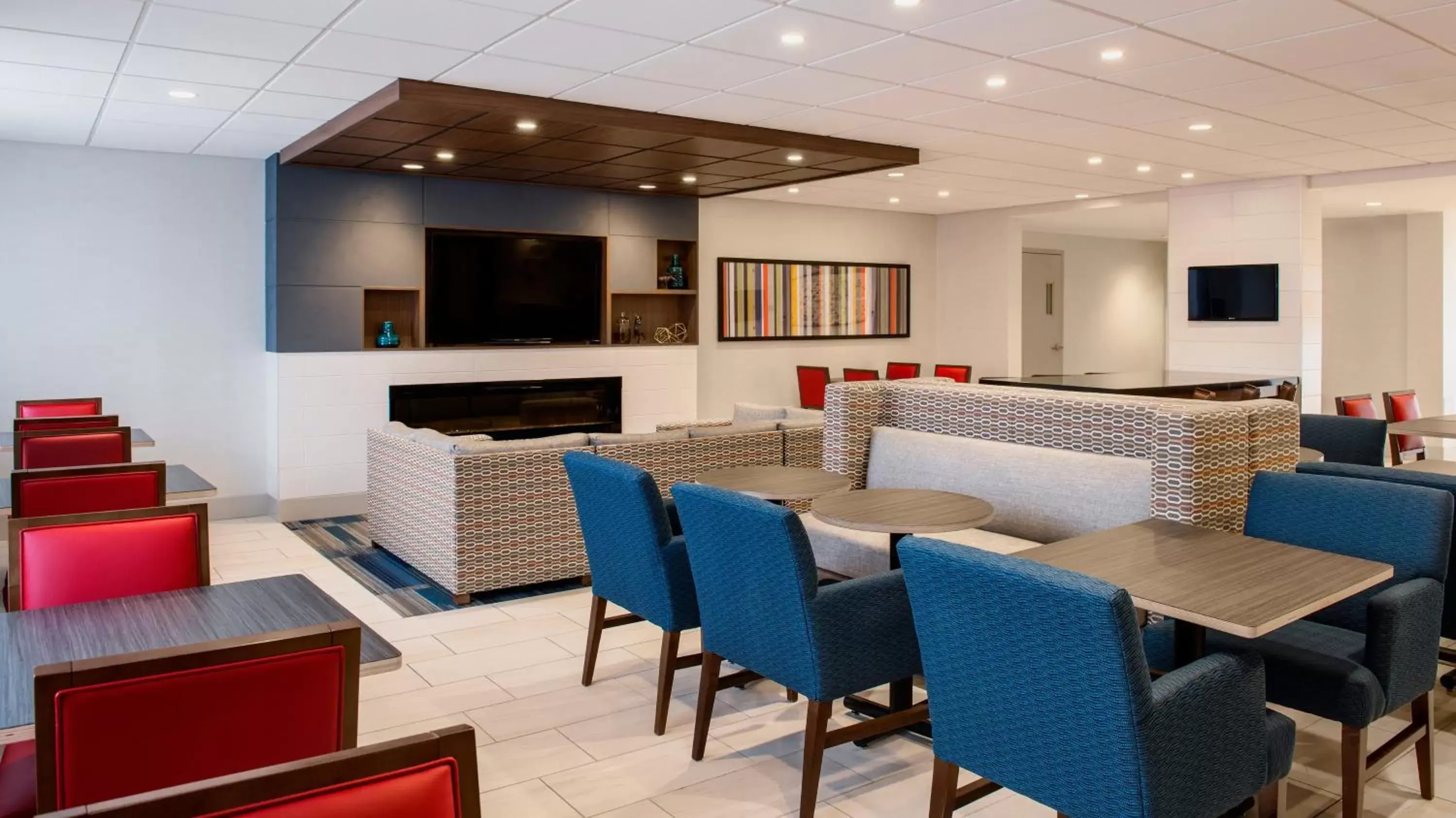 Breakfast in Holiday Inn Express Airdrie by IHG Breakfast in Holiday Inn Express Airdrie by IHG