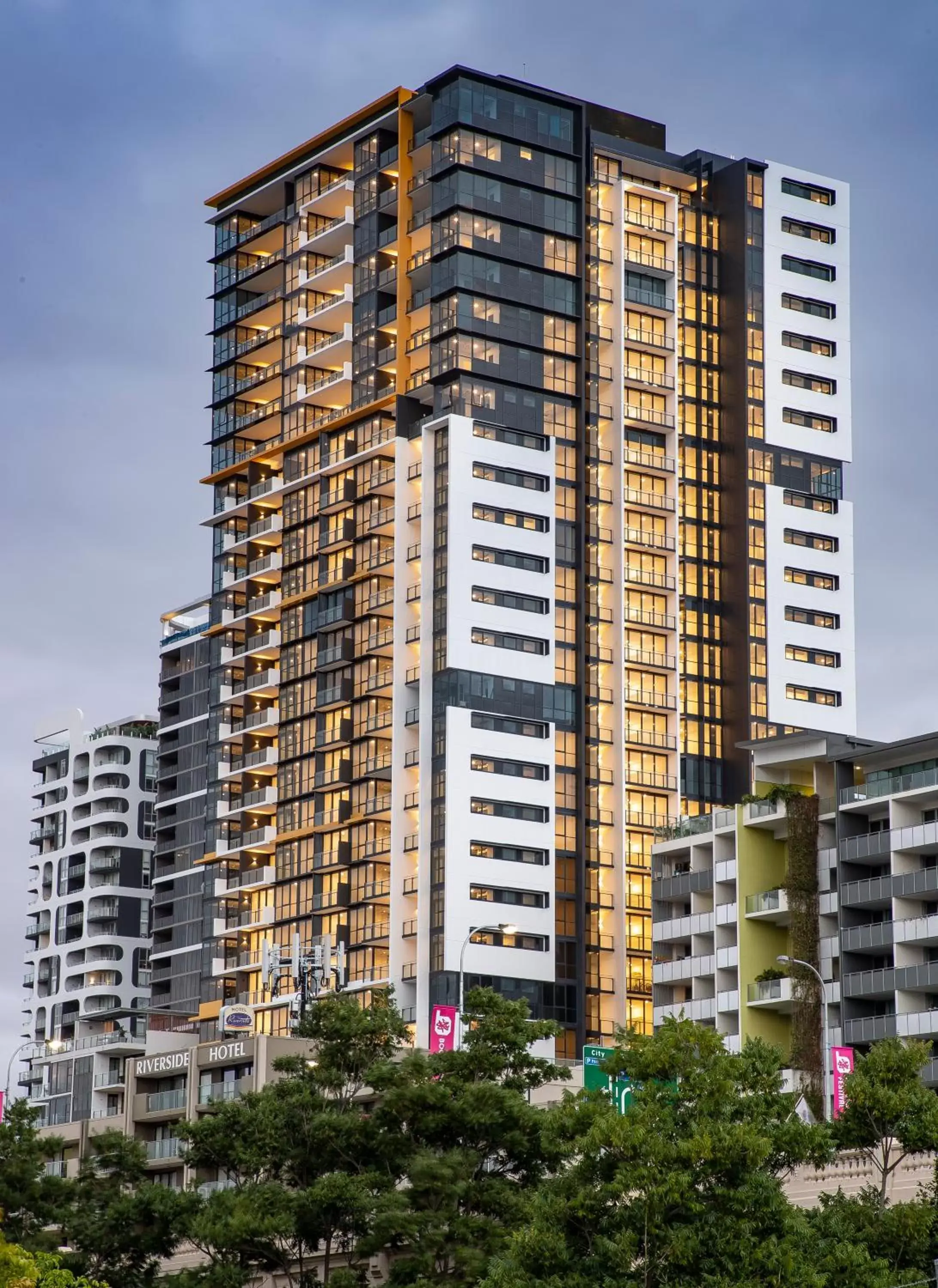 Property Building in Hope Street Apartments by CLLIX