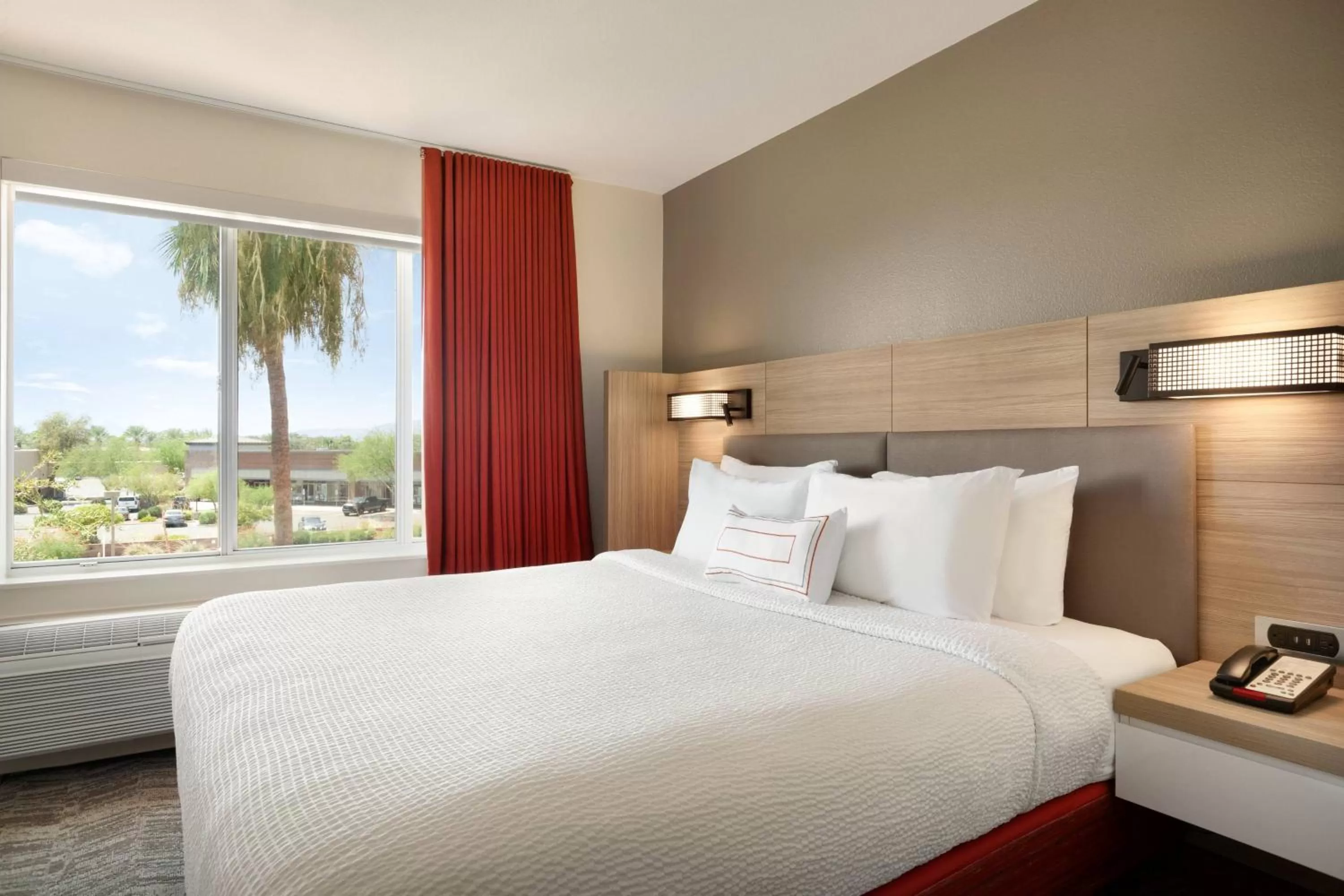 Photo of the whole room, Bed in SpringHill Suites Phoenix Chandler/Fashion Center