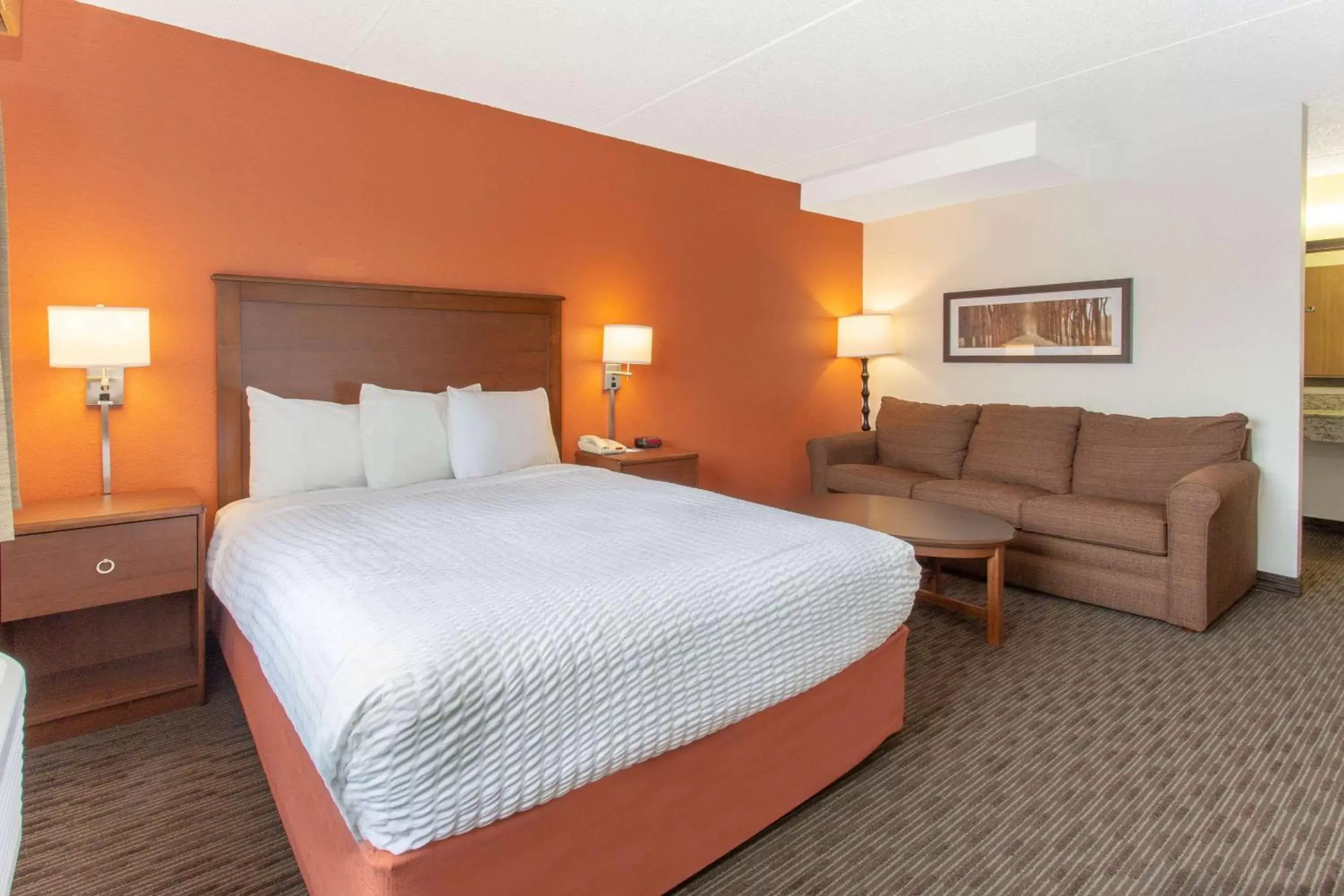 Photo of the whole room, Bed in AmericInn by Wyndham Calumet