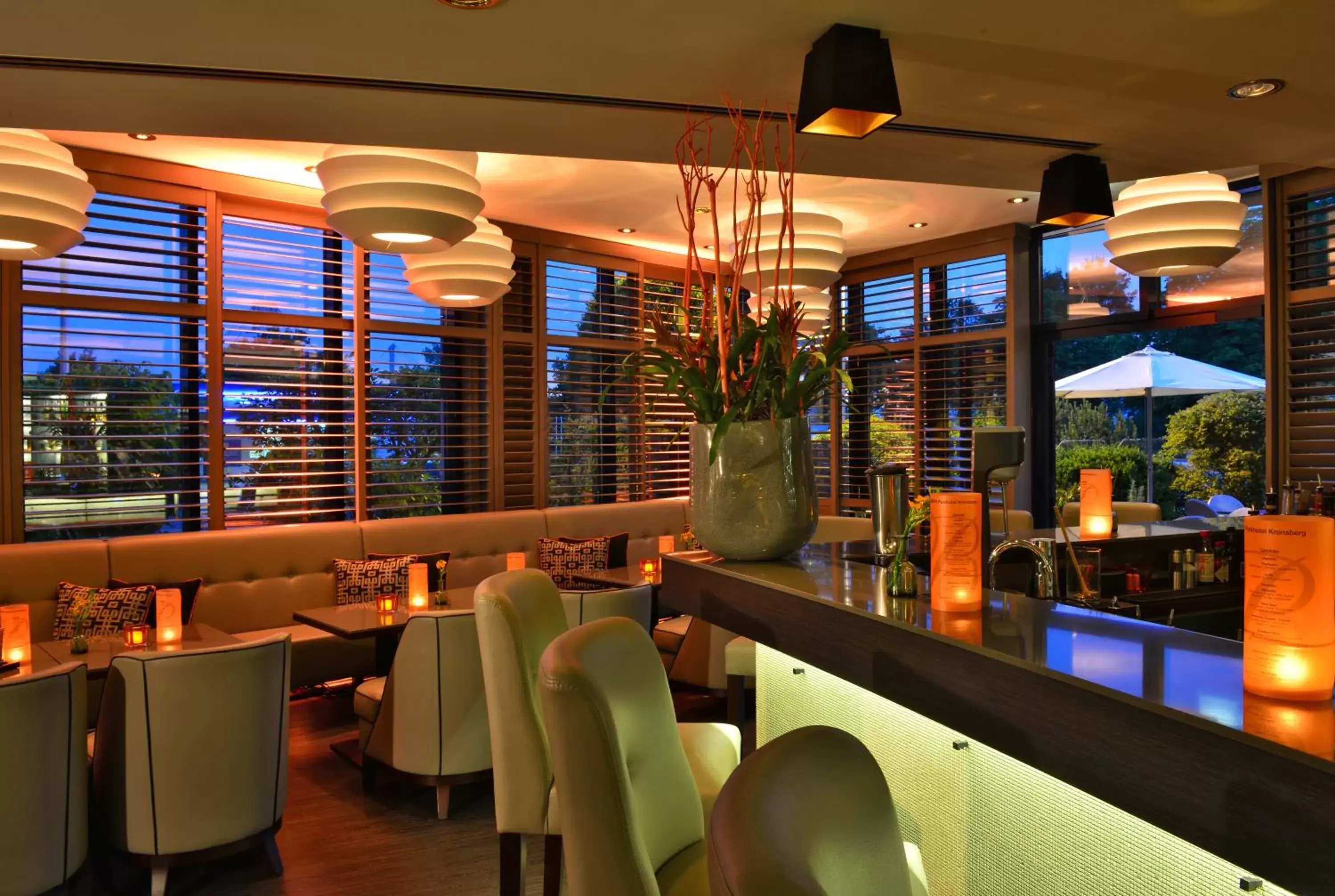 Lounge or bar, Restaurant/Places to Eat in Best Western Premier Parkhotel Kronsberg