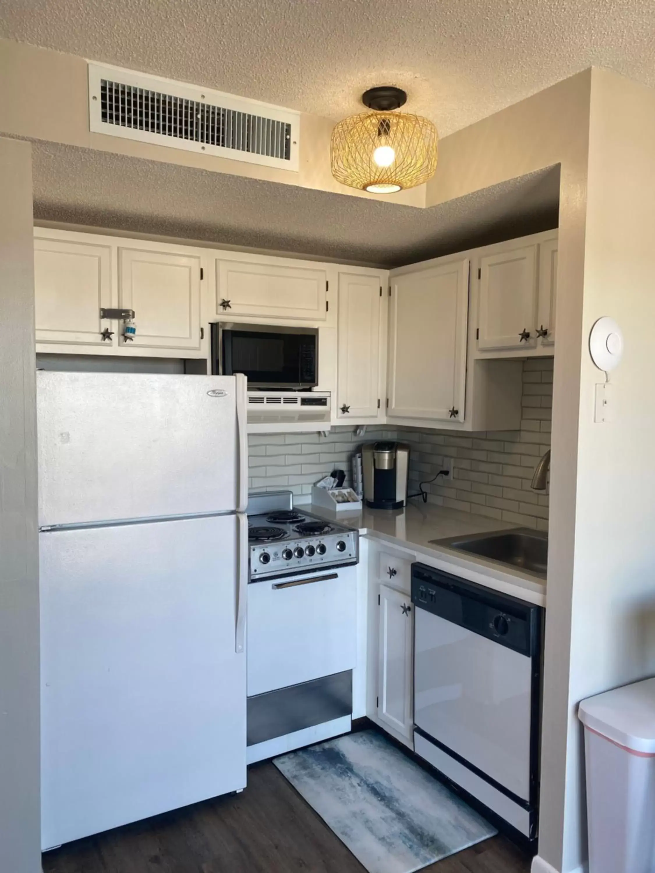 Kitchen or kitchenette, Kitchen/Kitchenette in Escape to Myrtle Beach! Massage-Wine-Photoshoot Packages