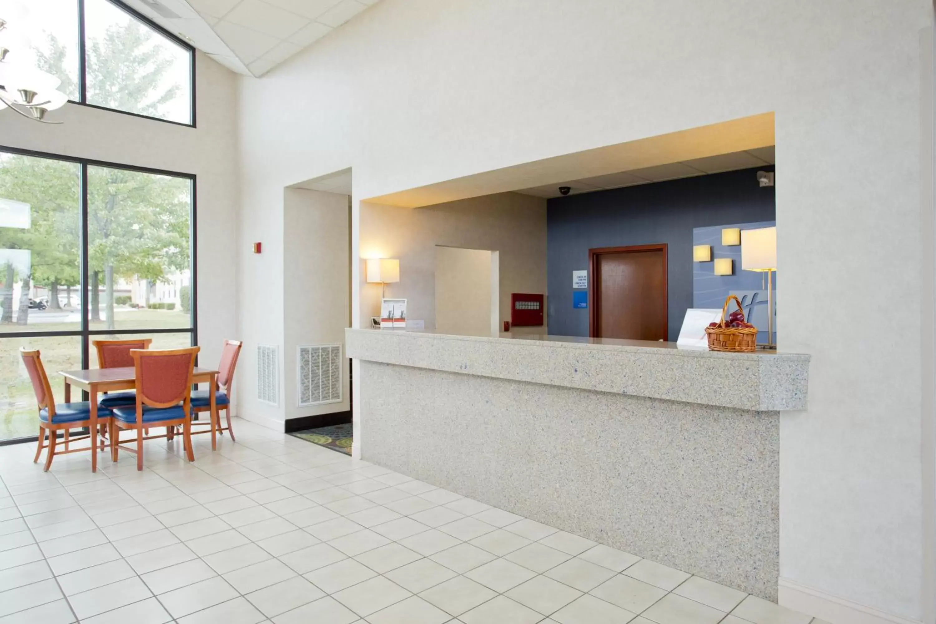 Property building, Lobby/Reception in Holiday Inn Express Stephens City, an IHG Hotel