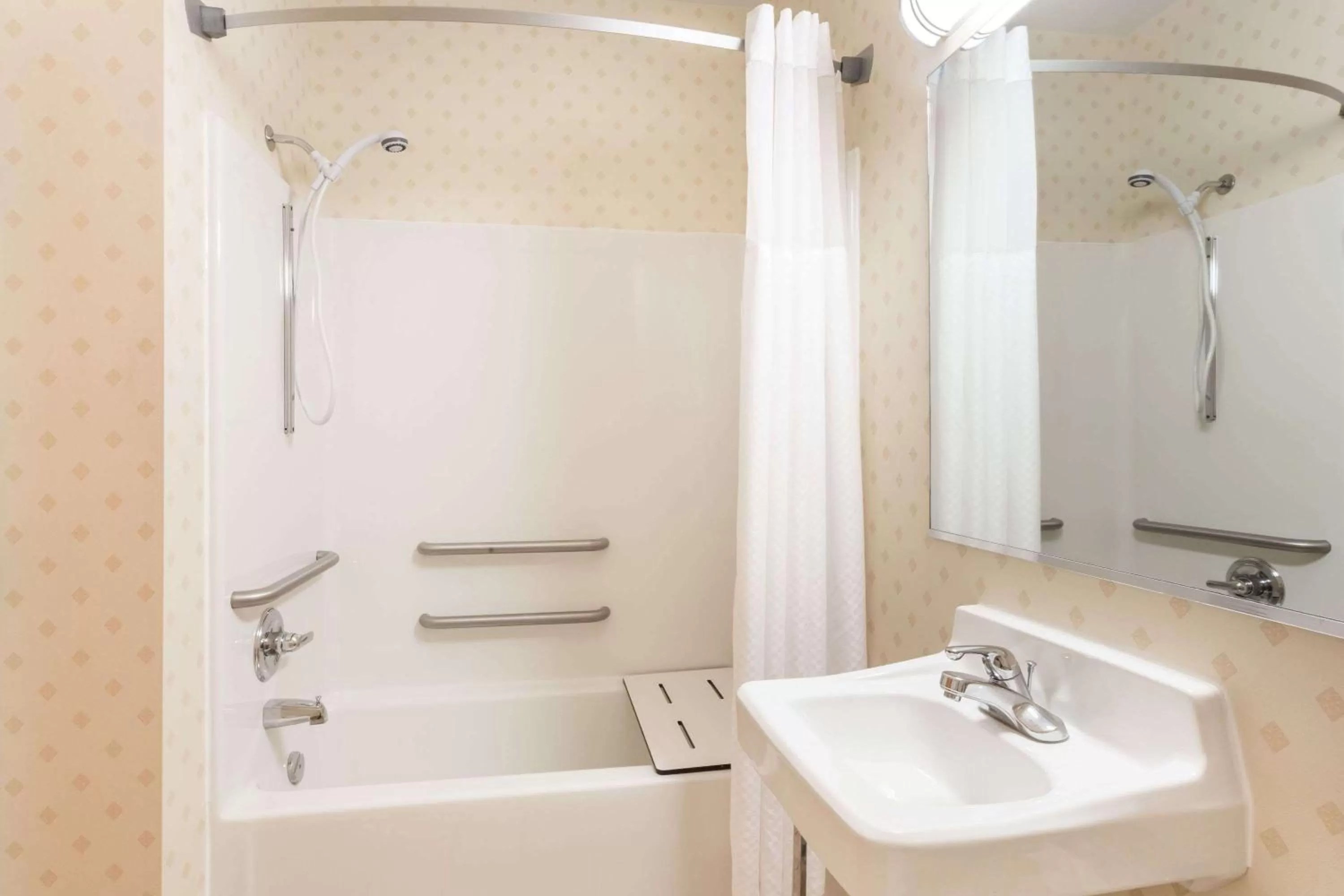 Deluxe Queen Room with Two Queen Beds -Disability Access - single occupancy - Non-Smoking in Super 8 by Wyndham Huntington WV