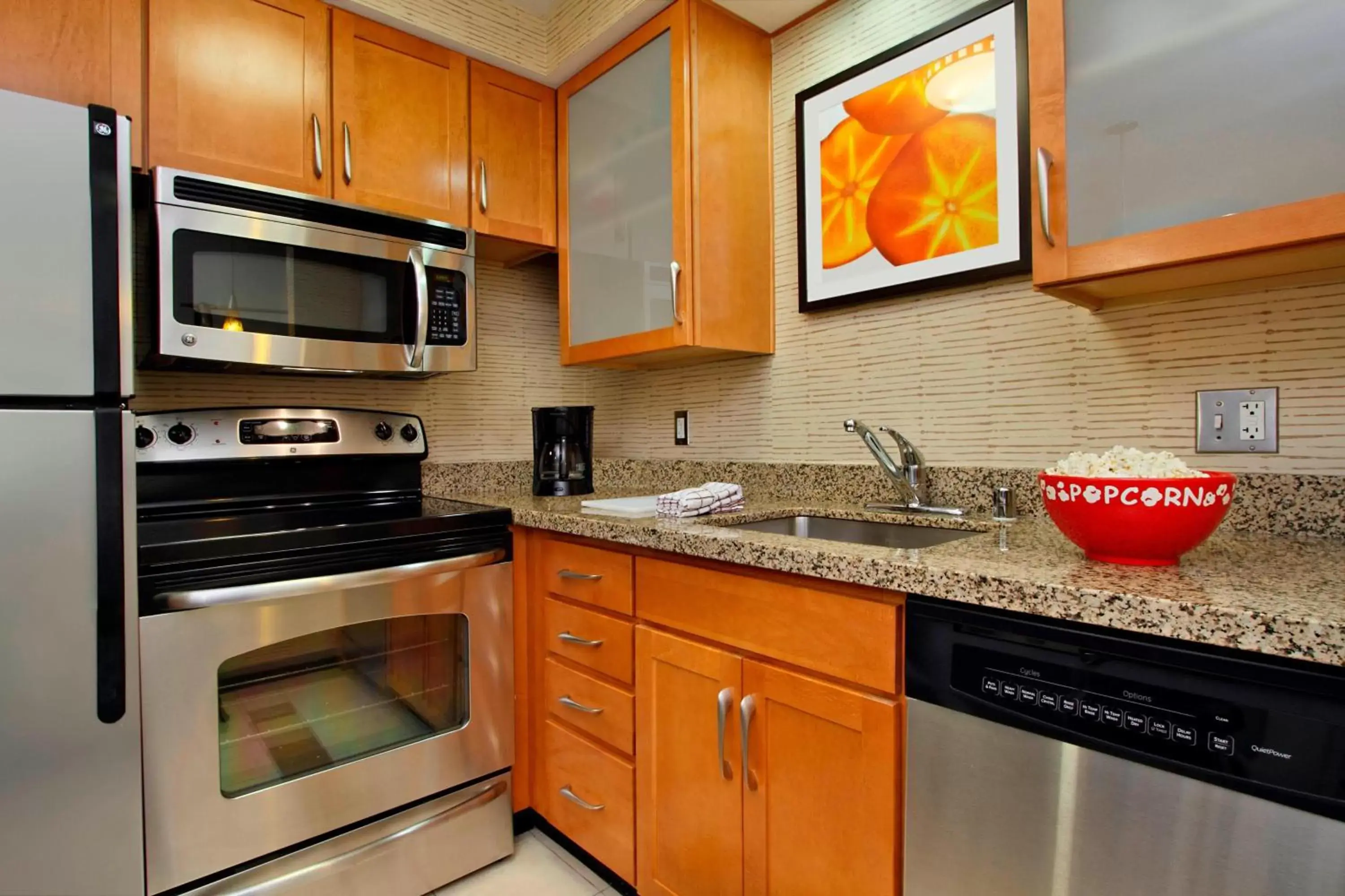 Kitchen or kitchenette, Kitchen/Kitchenette in Residence Inn Phoenix Glendale Sports & Entertainment District