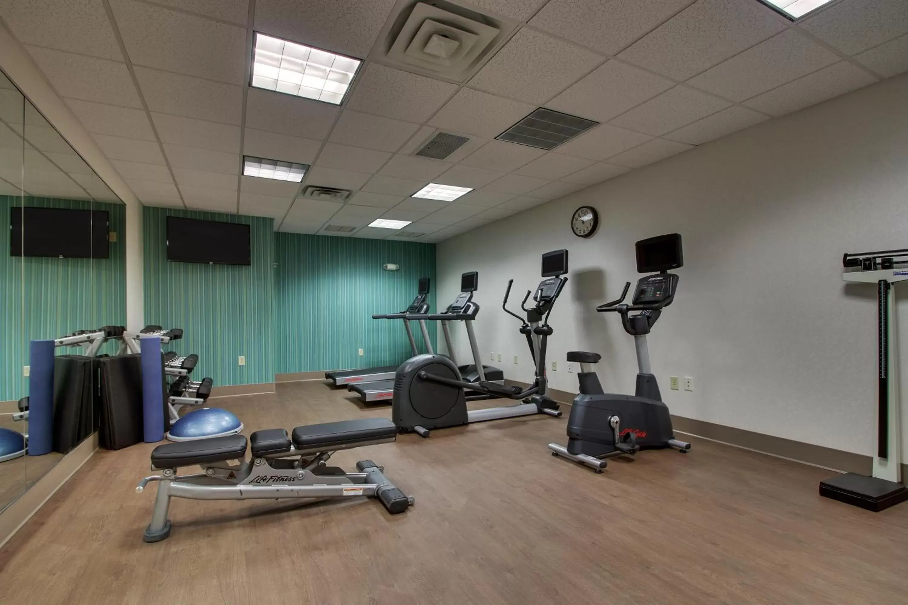 Fitness centre/facilities, Fitness Center/Facilities in Holiday Inn Express Hotel & Suites Morris, an IHG Hotel