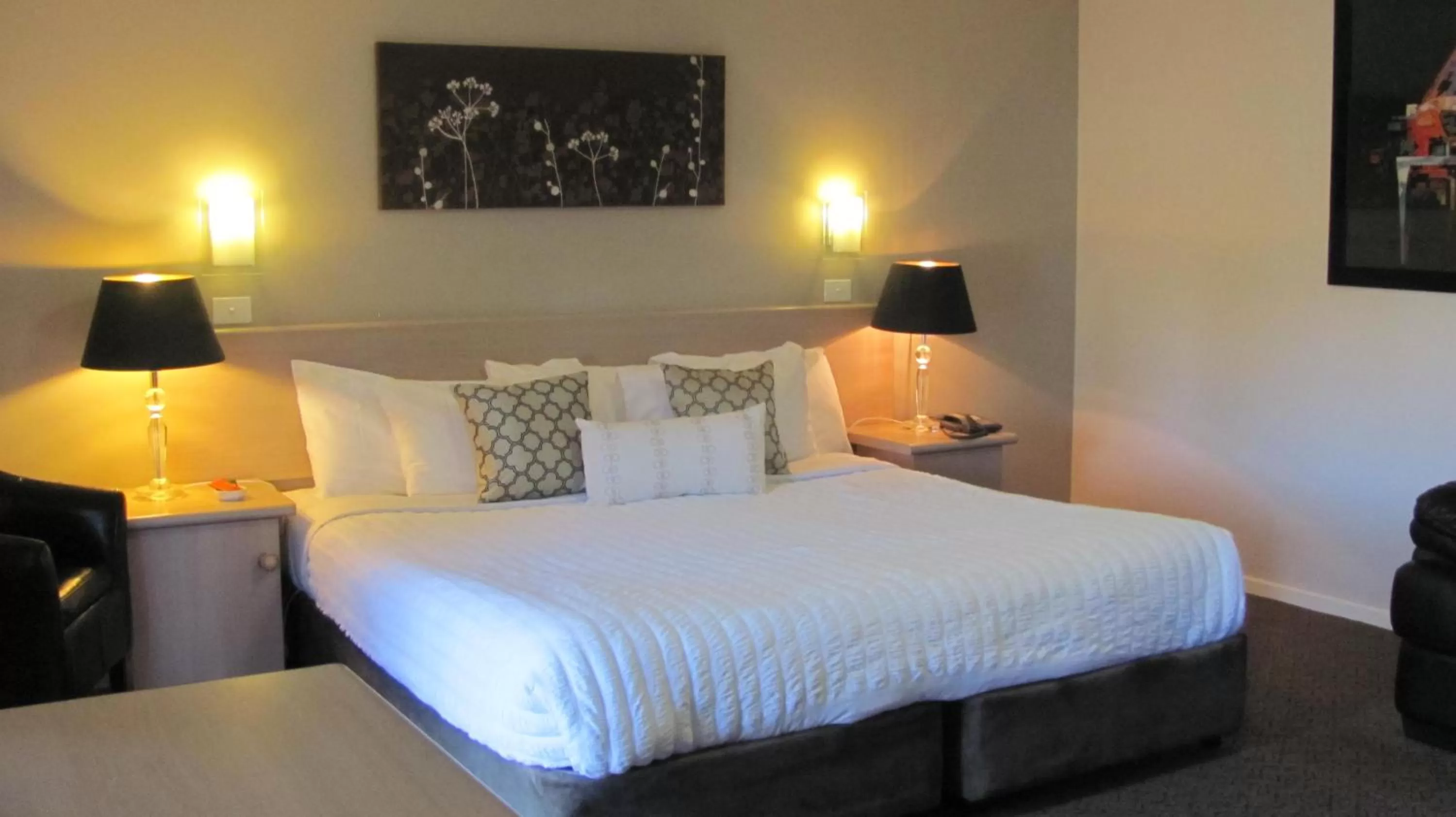 Bed in Bristol Hill Motor Inn