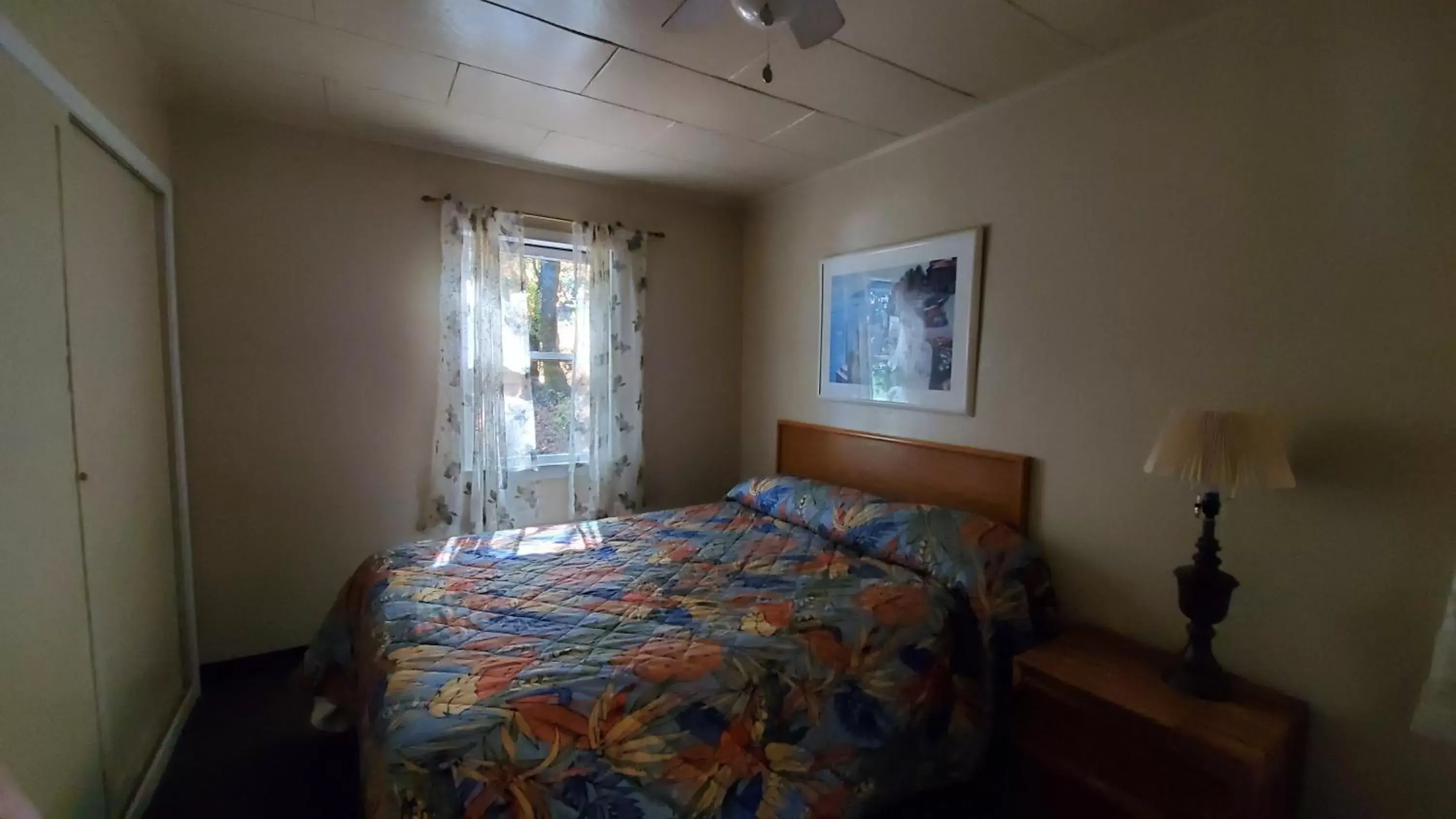 Bed in Clear Lake Vista Resort