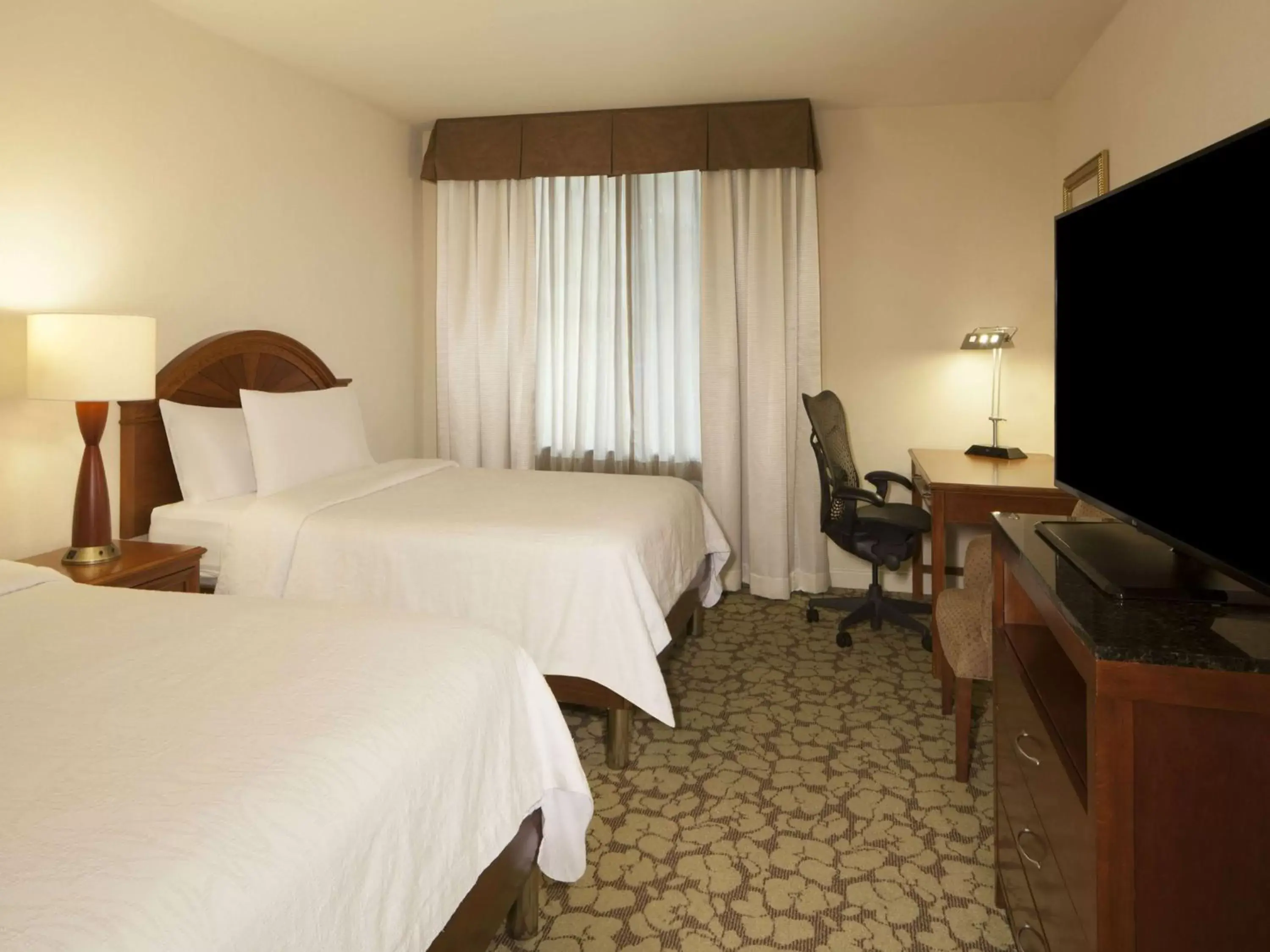 Bedroom, Bed in Hilton Garden Inn Virginia Beach Town Center