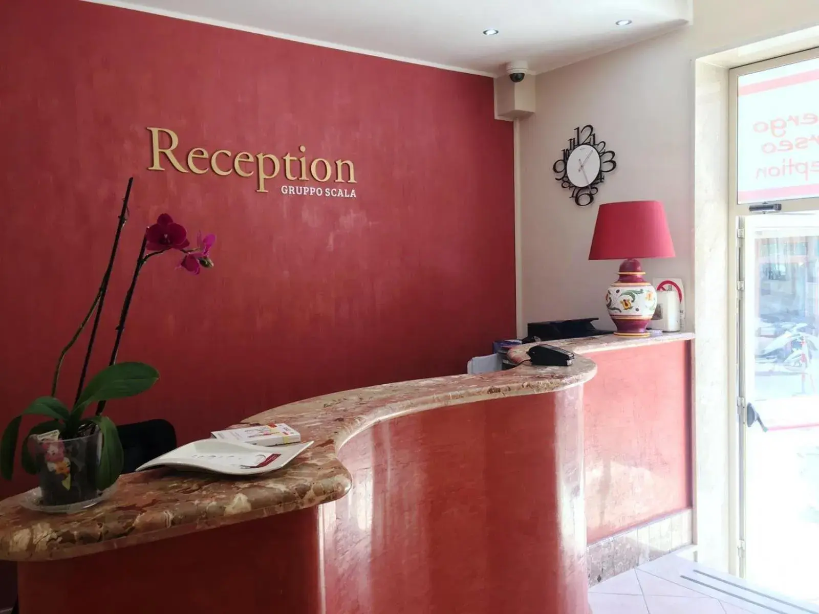 On site, Lobby/Reception in Albergo Perseo