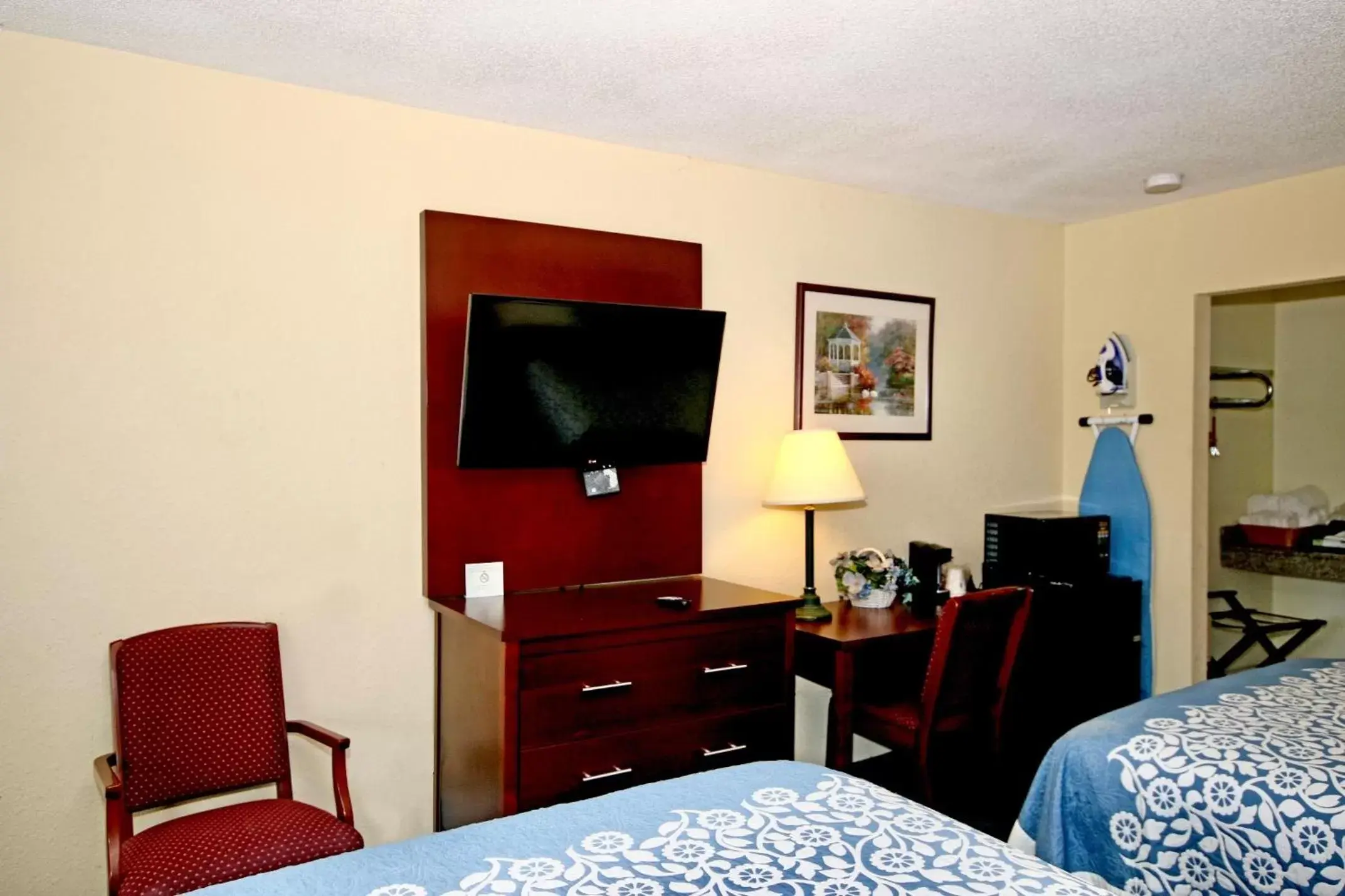 Coffee/tea facilities, Bed in Hamilton Inn Jonesville I-77 Coffee/tea facilities, Bed in Hamilton Inn Jonesville I-77