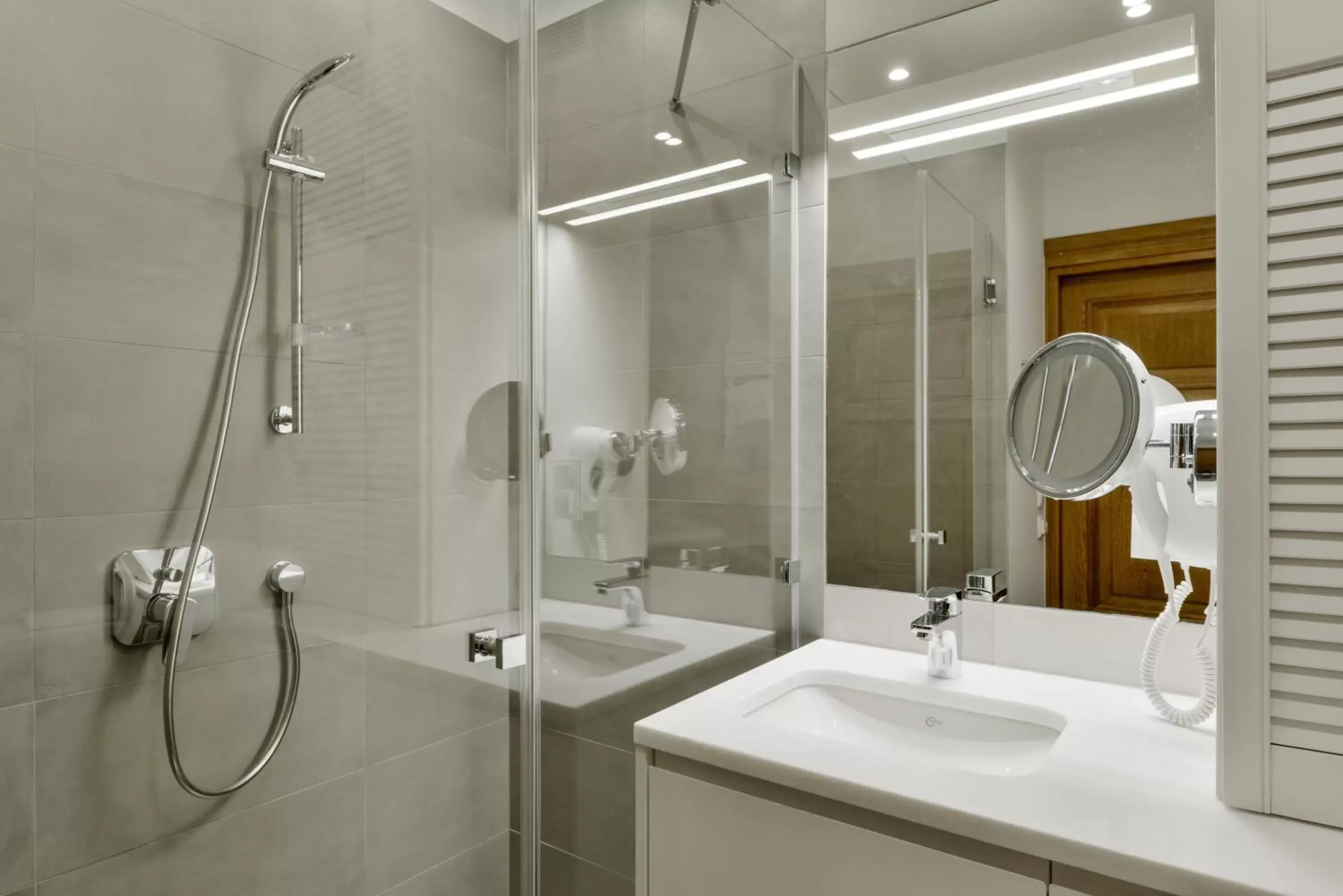 Bathroom in STRADONIA Serviced Apartments