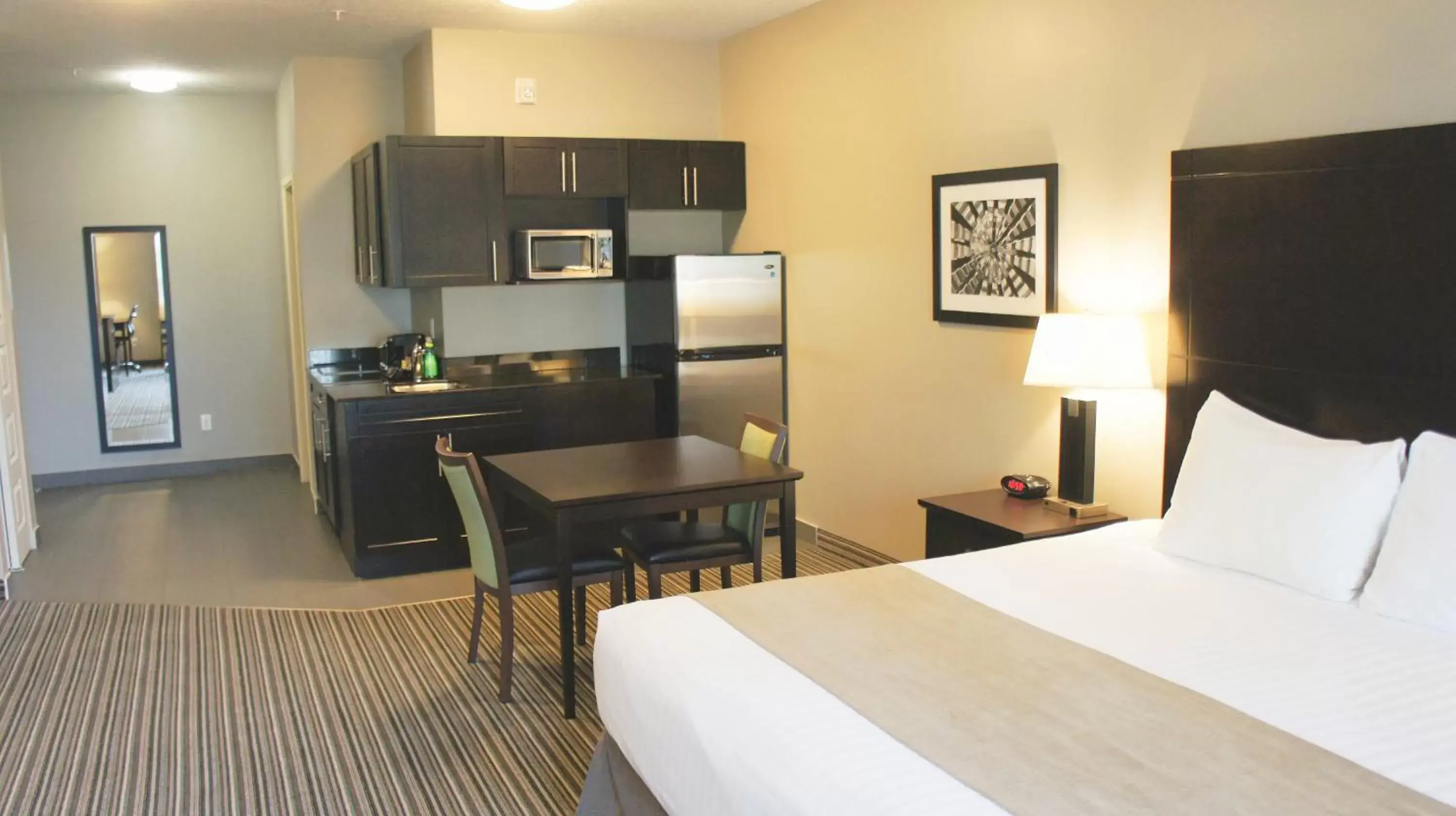 Property building, TV/Entertainment Center in Best Western PLUS Fort Saskatchewan Inn & Suites