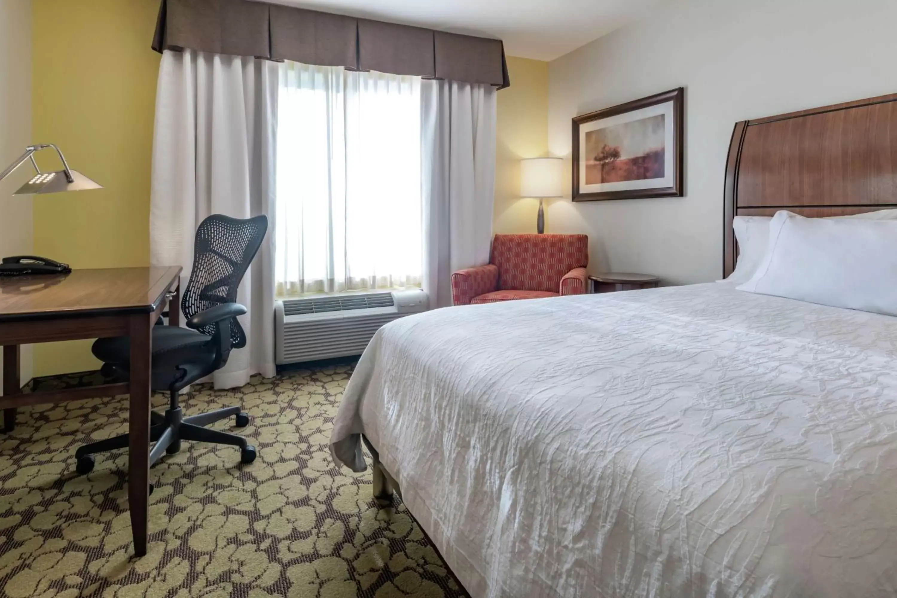 Bedroom, Bed in Hilton Garden Inn Devens Common