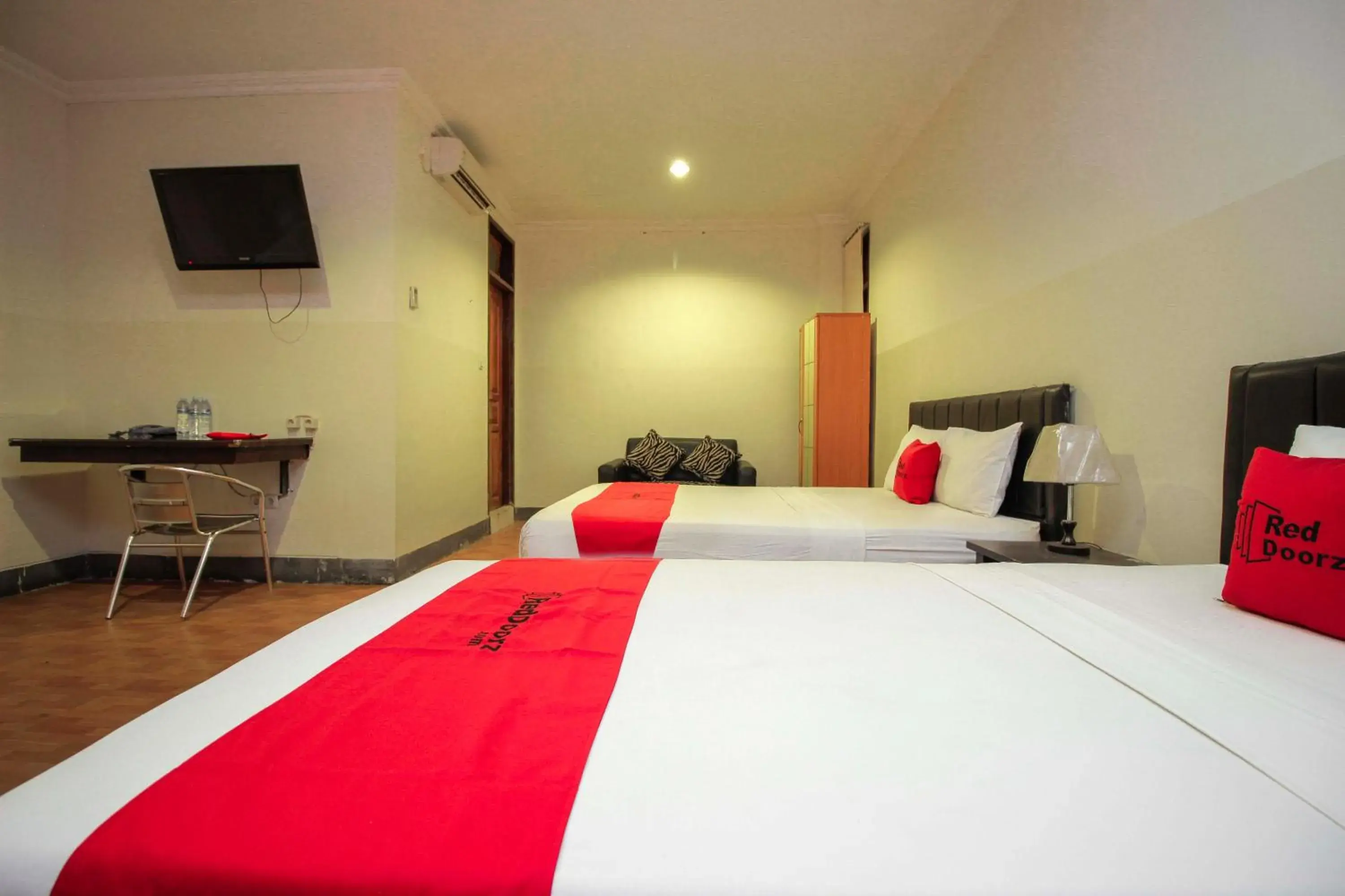 Bedroom in RedDoorz near Bethesda Manado