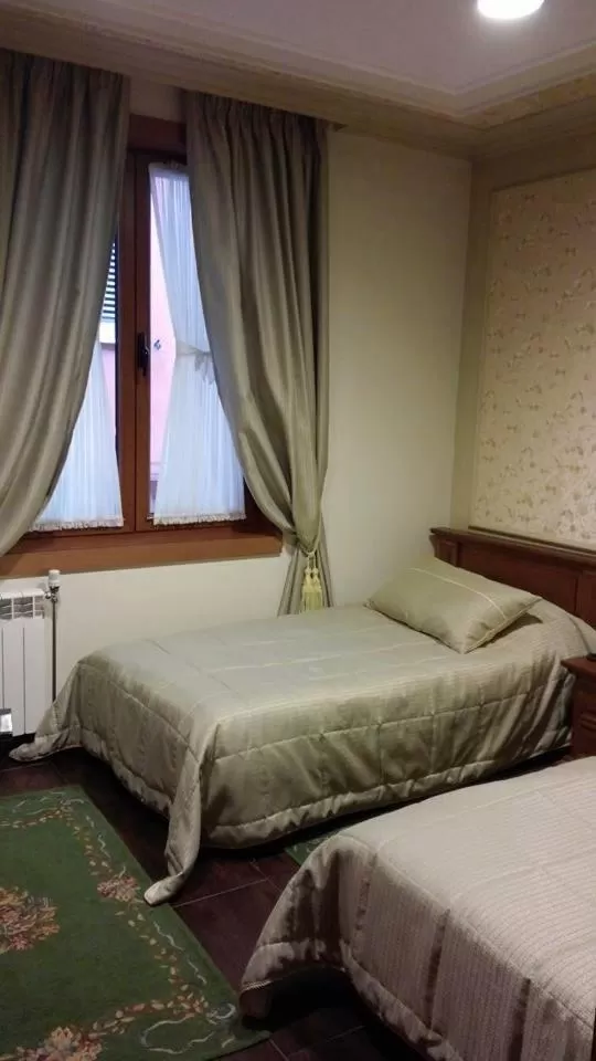 Bedroom, Bed in Vila Sigal Pogradec