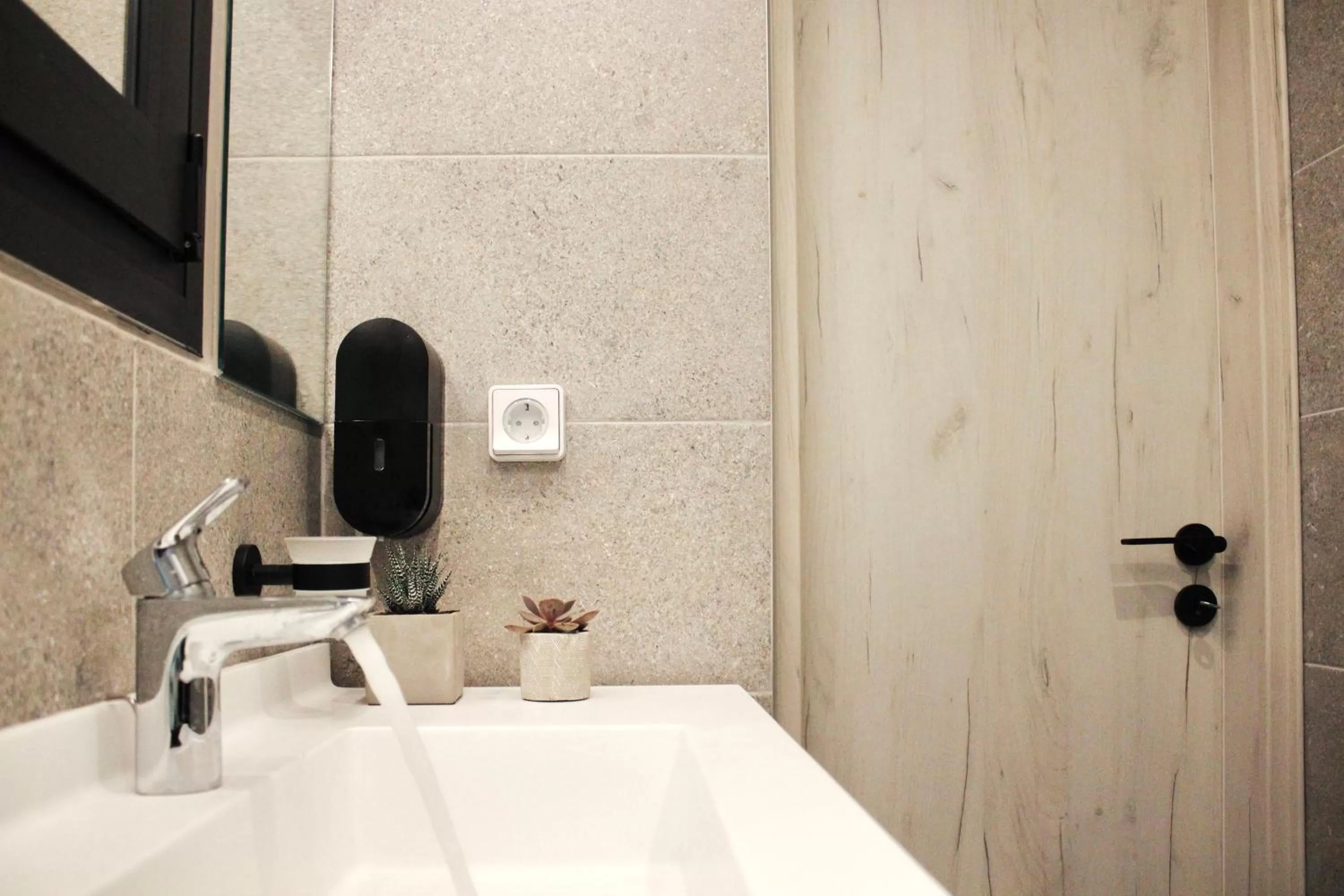 Bathroom in Exarchia House Project