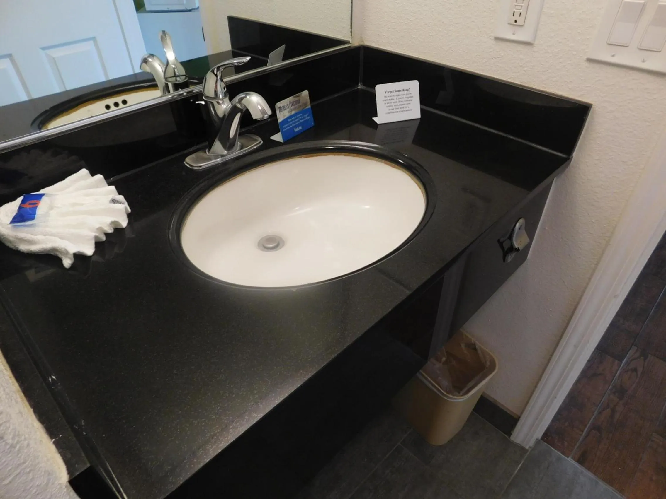 Bathroom in Fisherman's Cove Inn