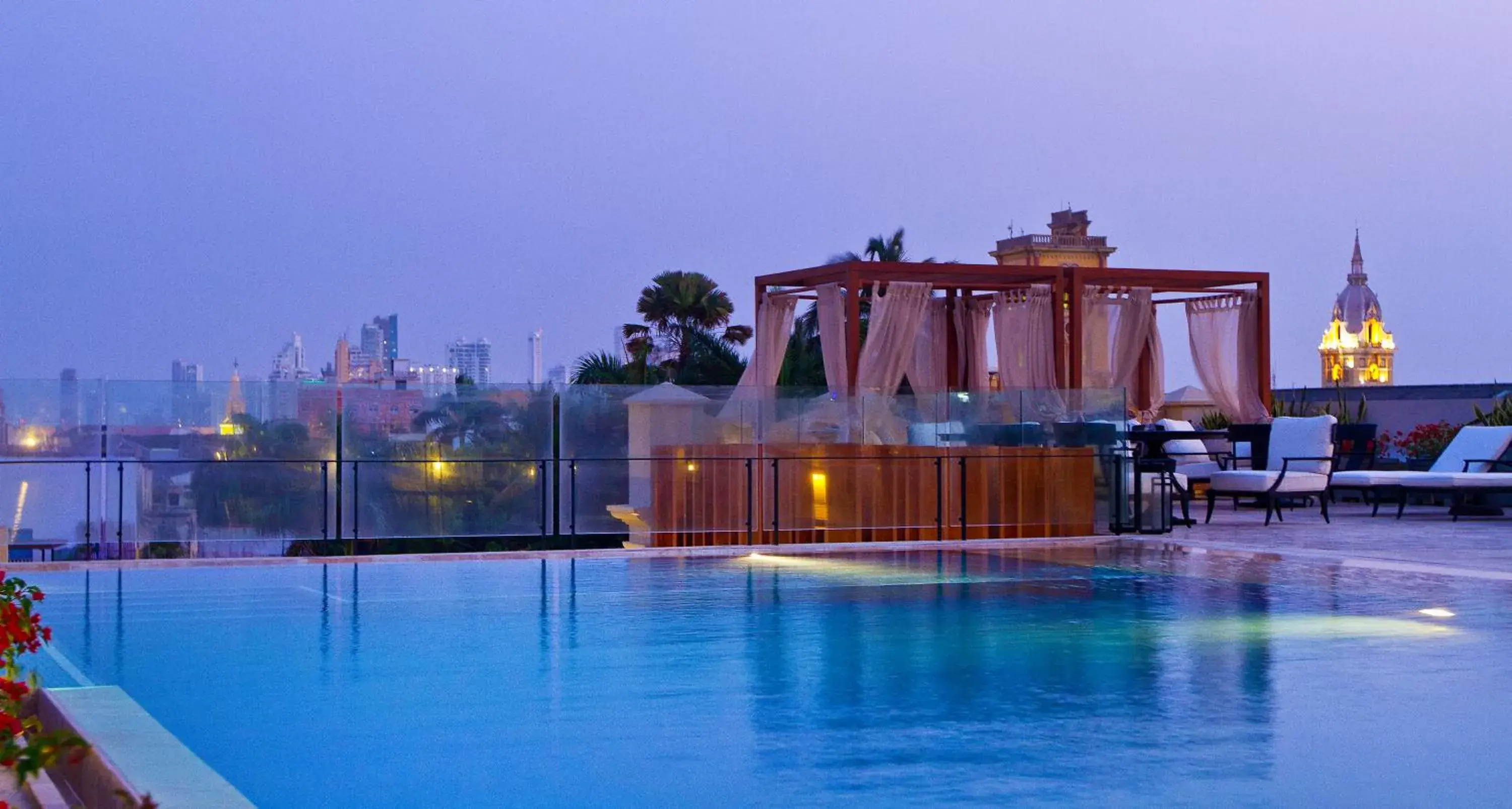 Pool view in Bastión Luxury Hotel