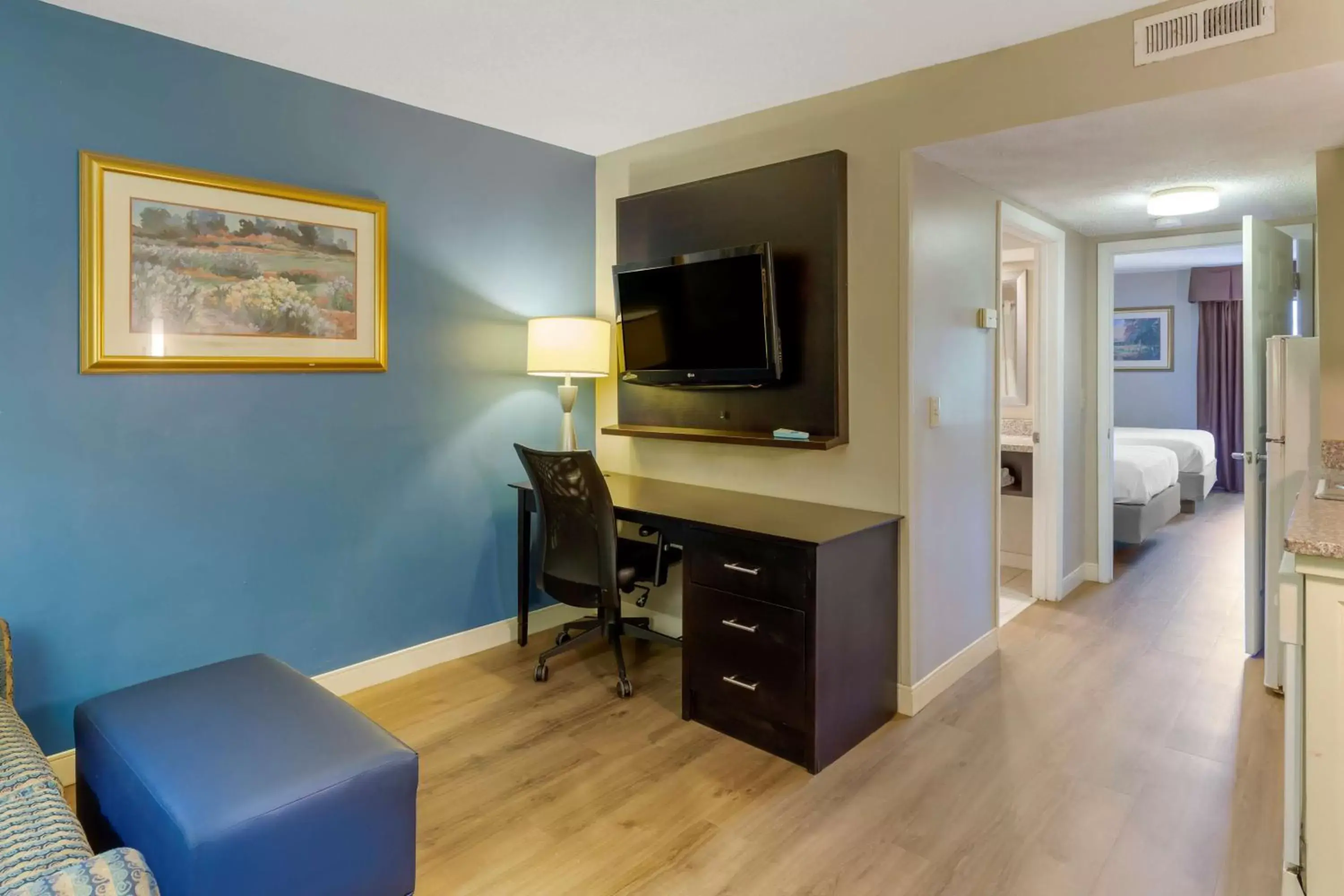 Bedroom, TV/Entertainment Center in Best Western Plus Cary - NC State