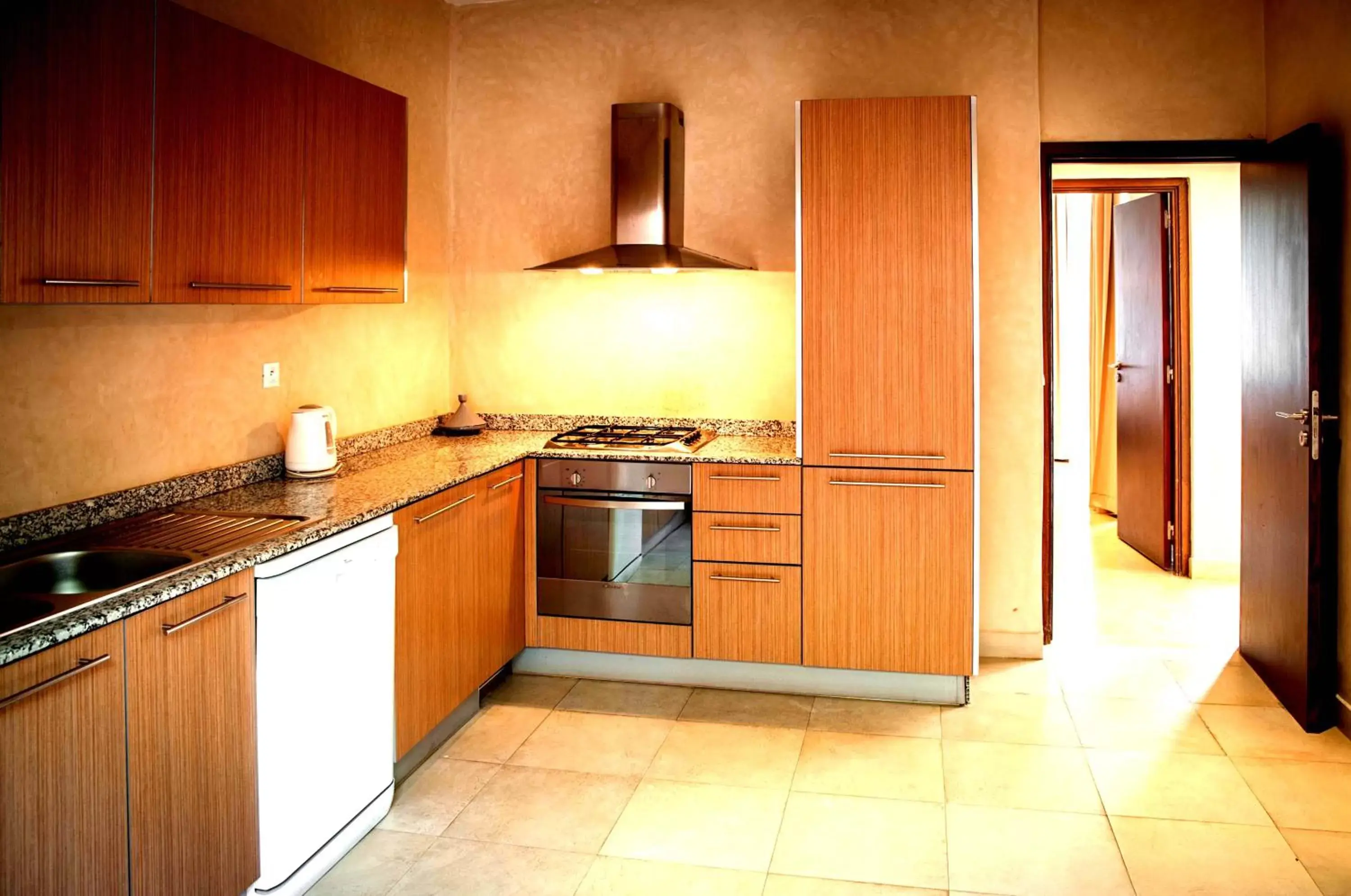 Kitchen or kitchenette, Kitchen/Kitchenette in Al Maaden Villa Hotel & Spa