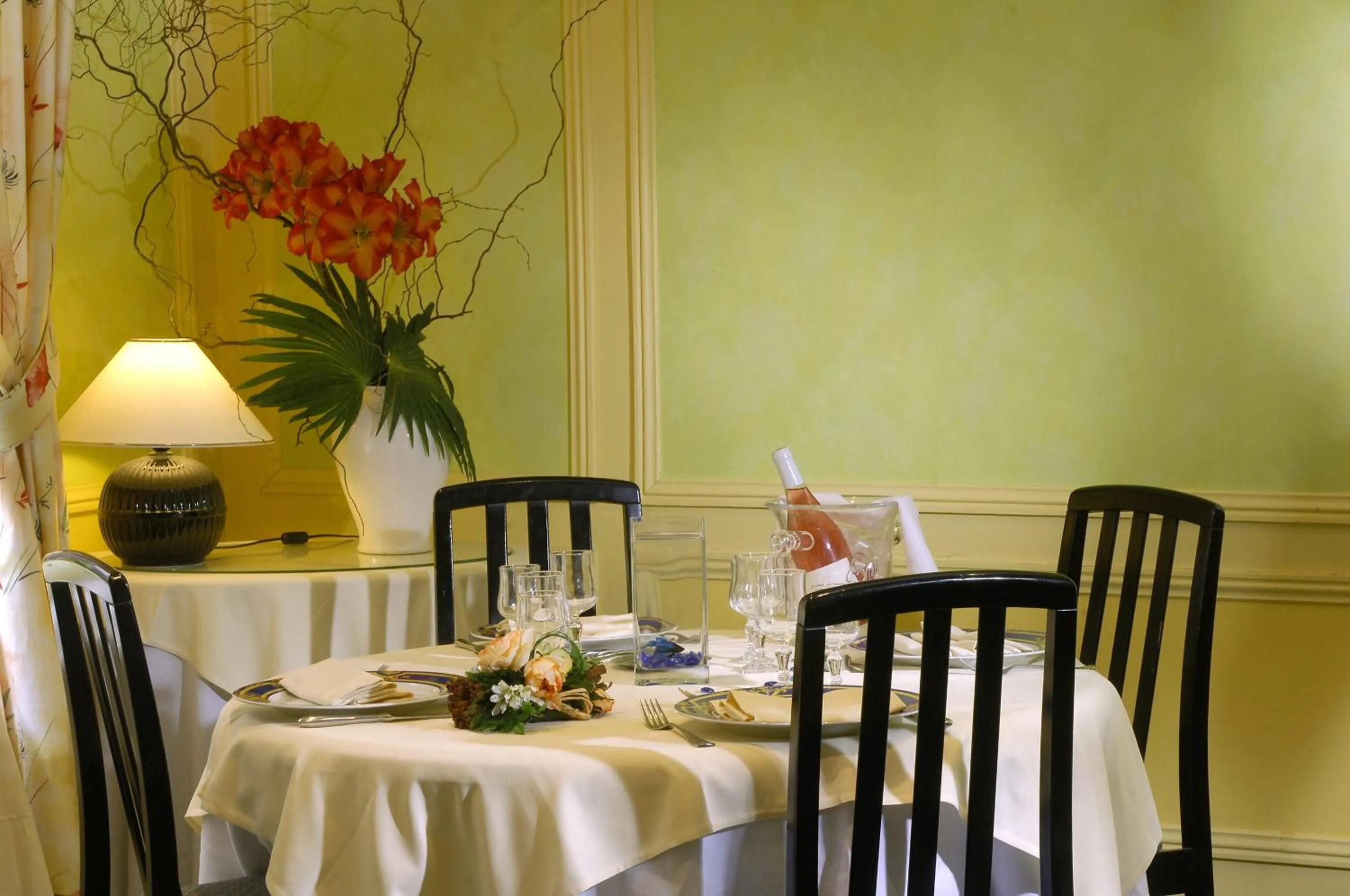 Restaurant/places to eat in Logis Le Midland