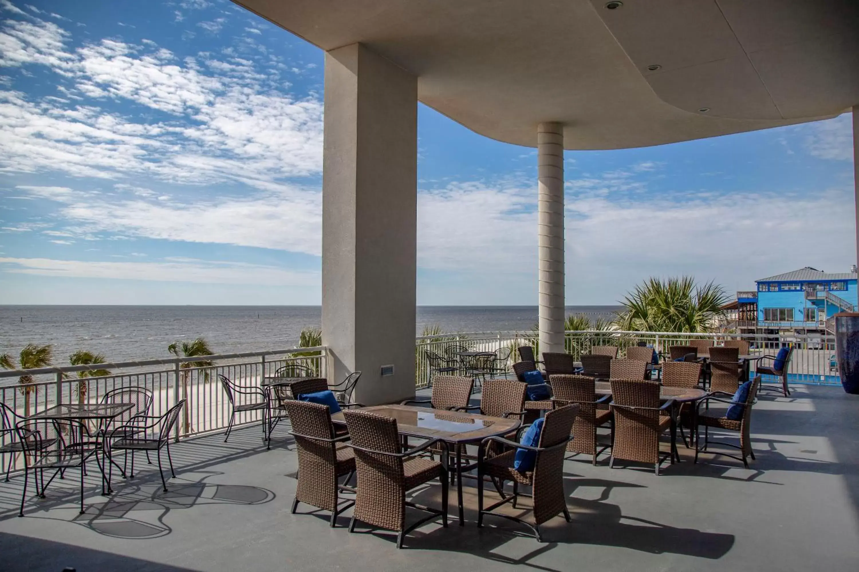 Balcony/Terrace, Restaurant/Places to Eat in South Beach Biloxi Hotel & Suites