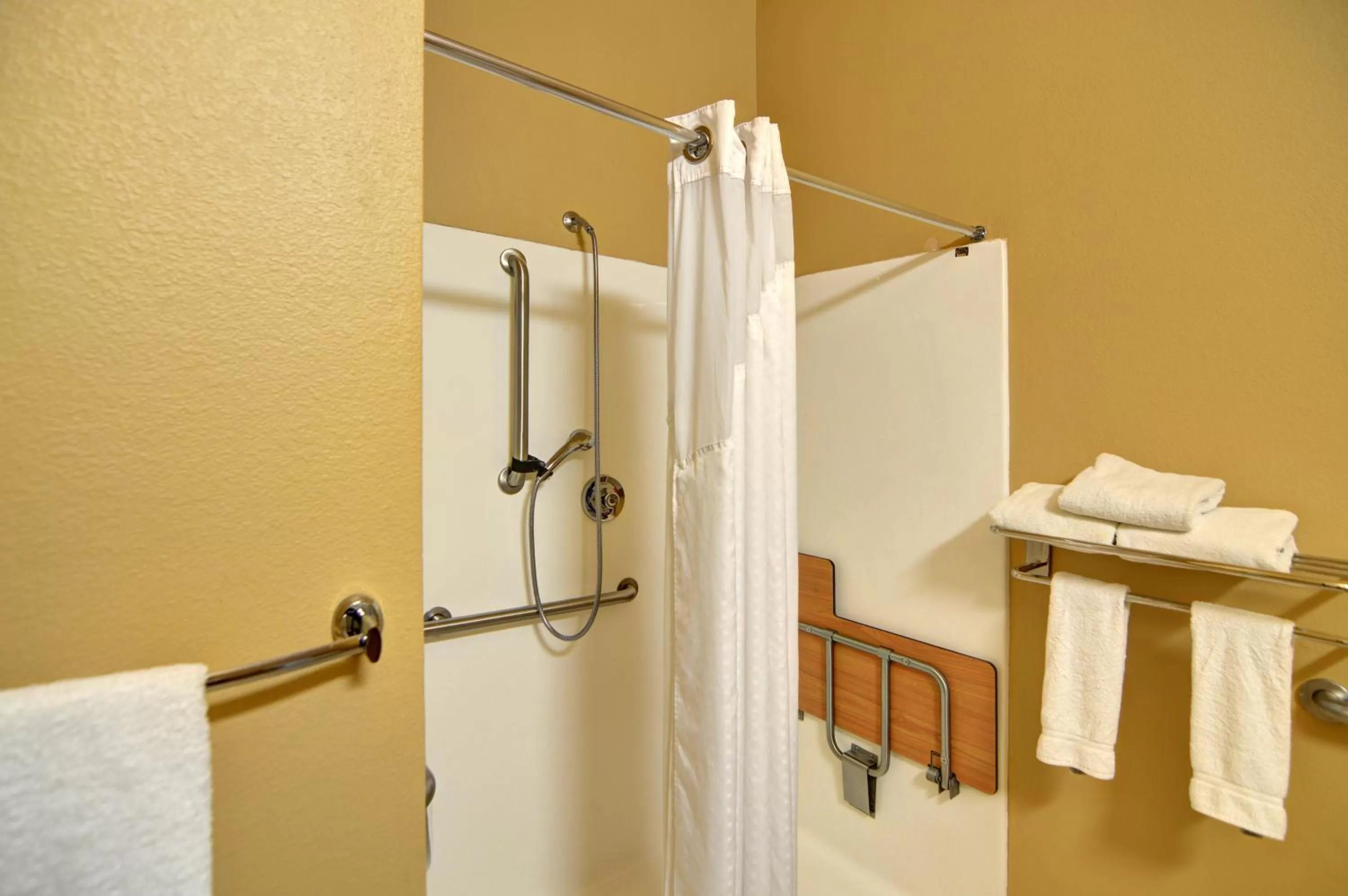 Shower in Holiday Inn Express Hotel and Suites Altus by IHG