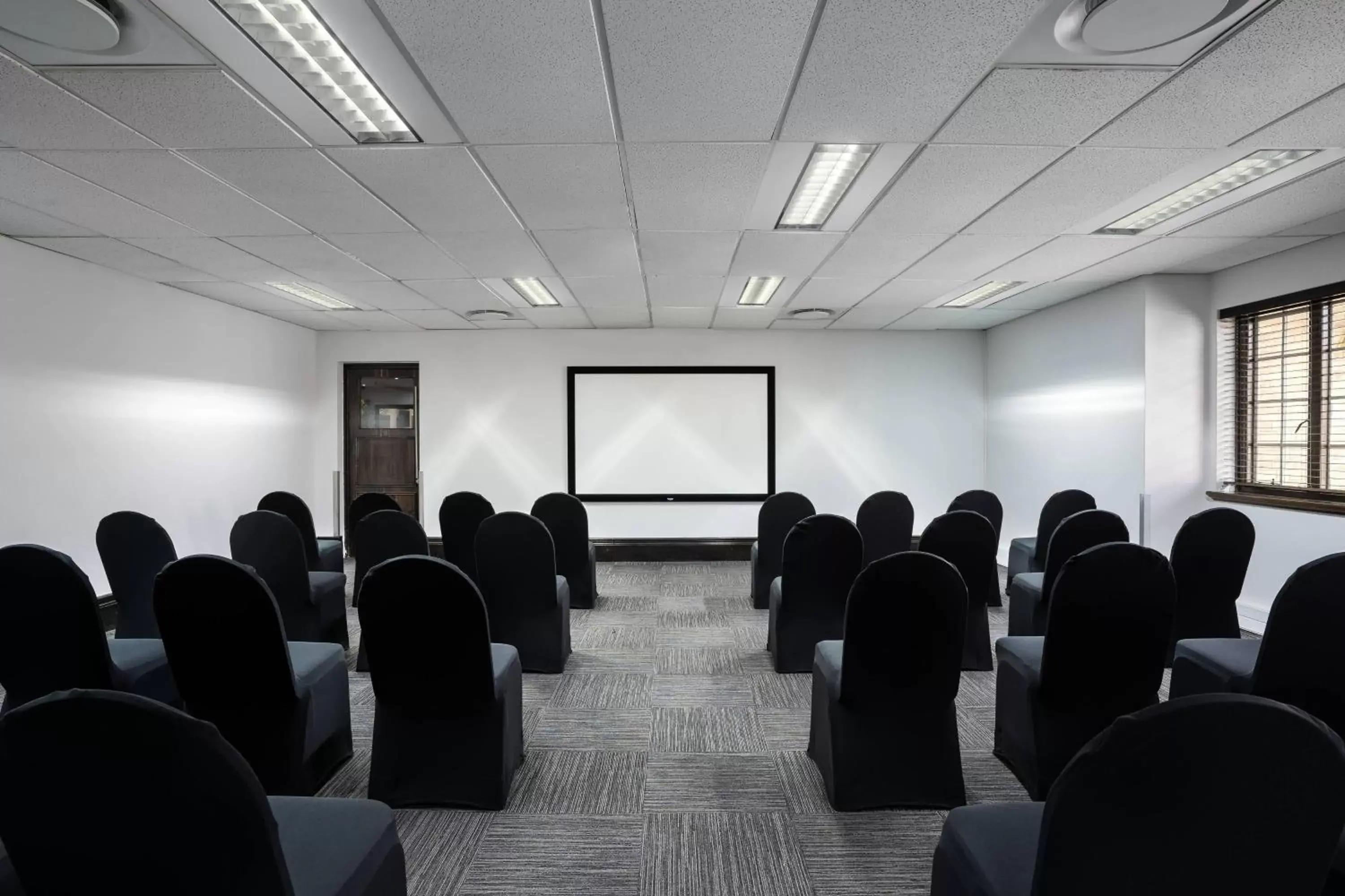 Meeting/conference room in Protea Hotel by Marriott Johannesburg Wanderers