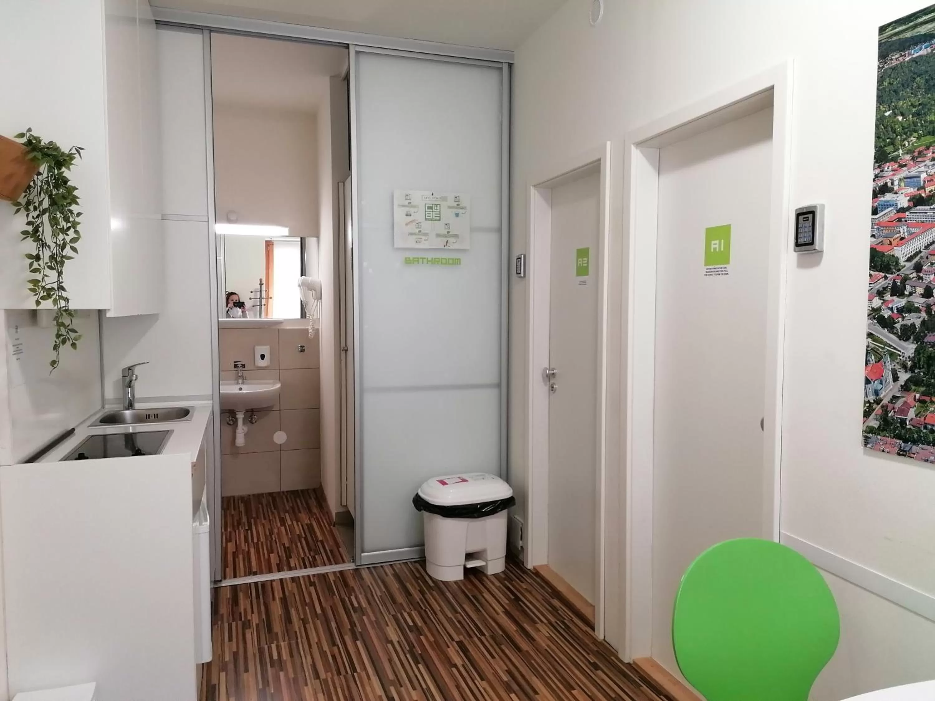 Kitchen or kitchenette in CUBE central rooms for 2