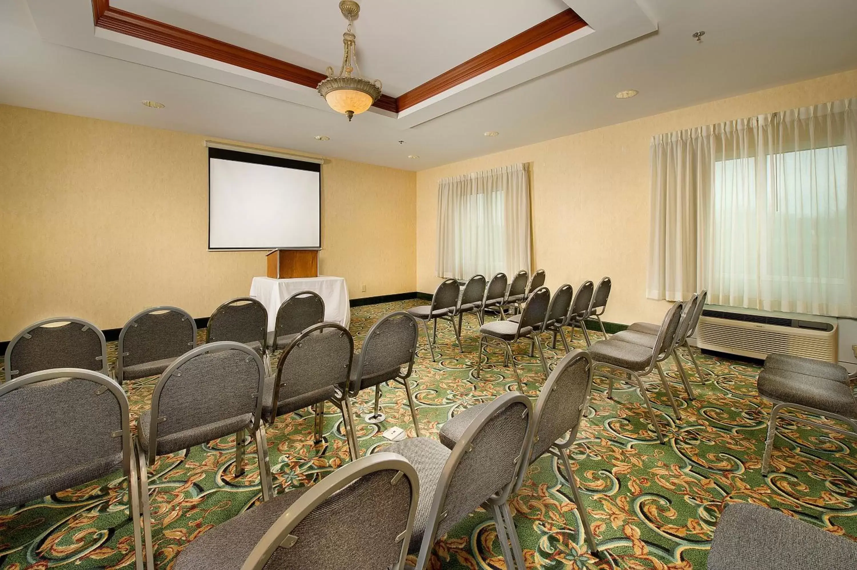 Meeting/conference room in Holiday Inn Express Hotel & Suites Lenoir City Knoxville Area, an IHG Hotel