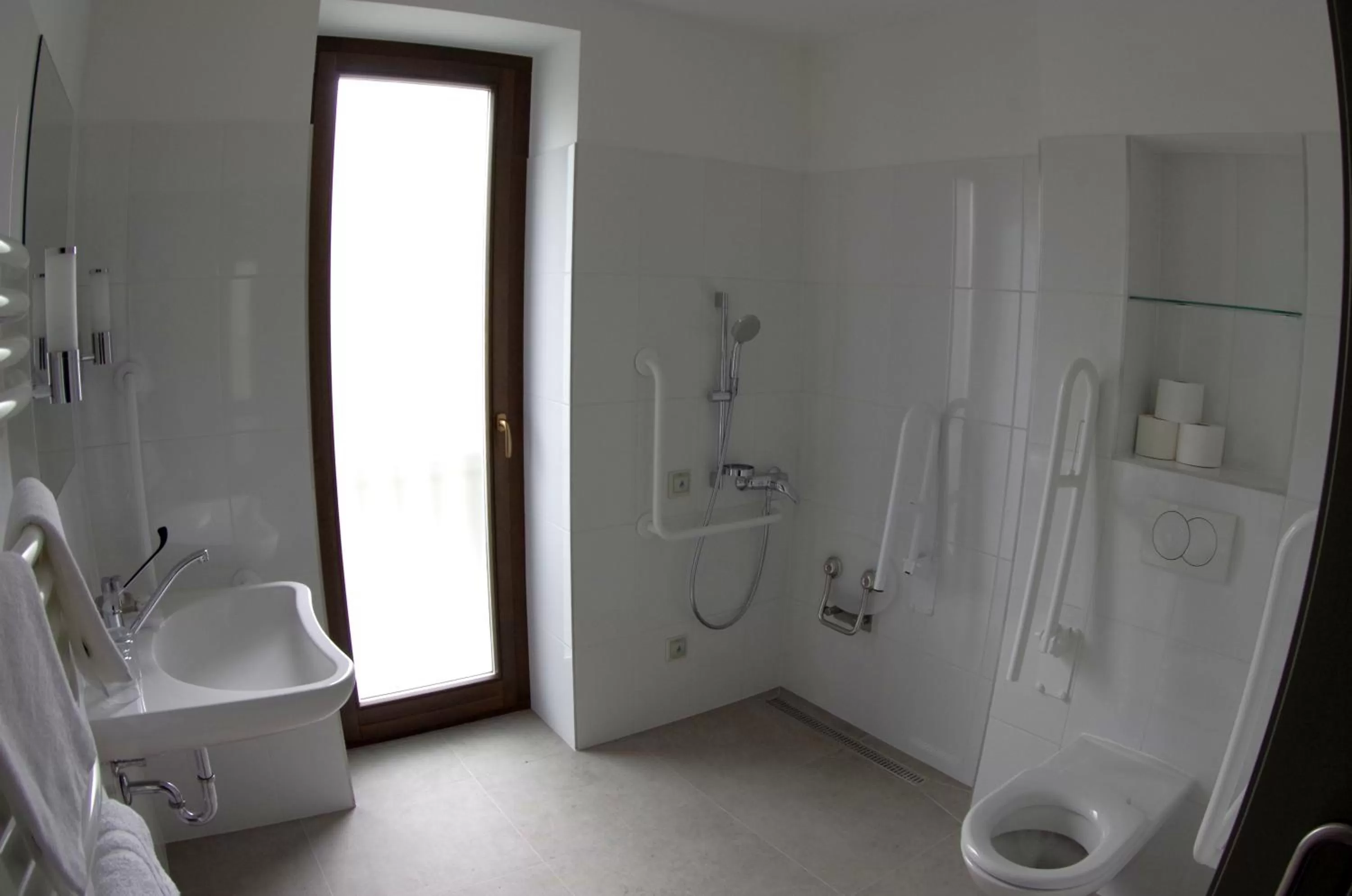 Shower in Hotel Therapia