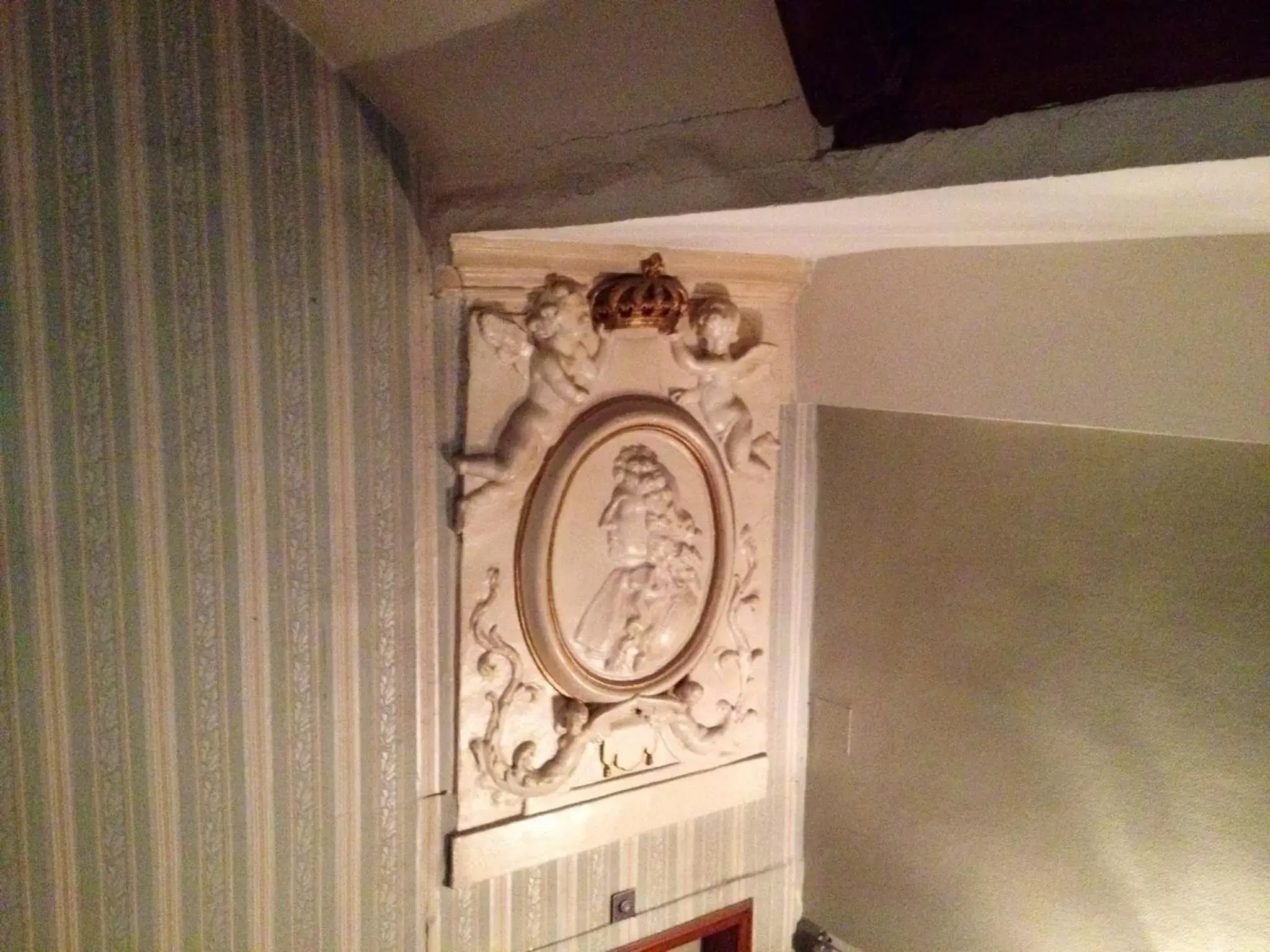 Decorative detail in Hotel Opera Maintenon