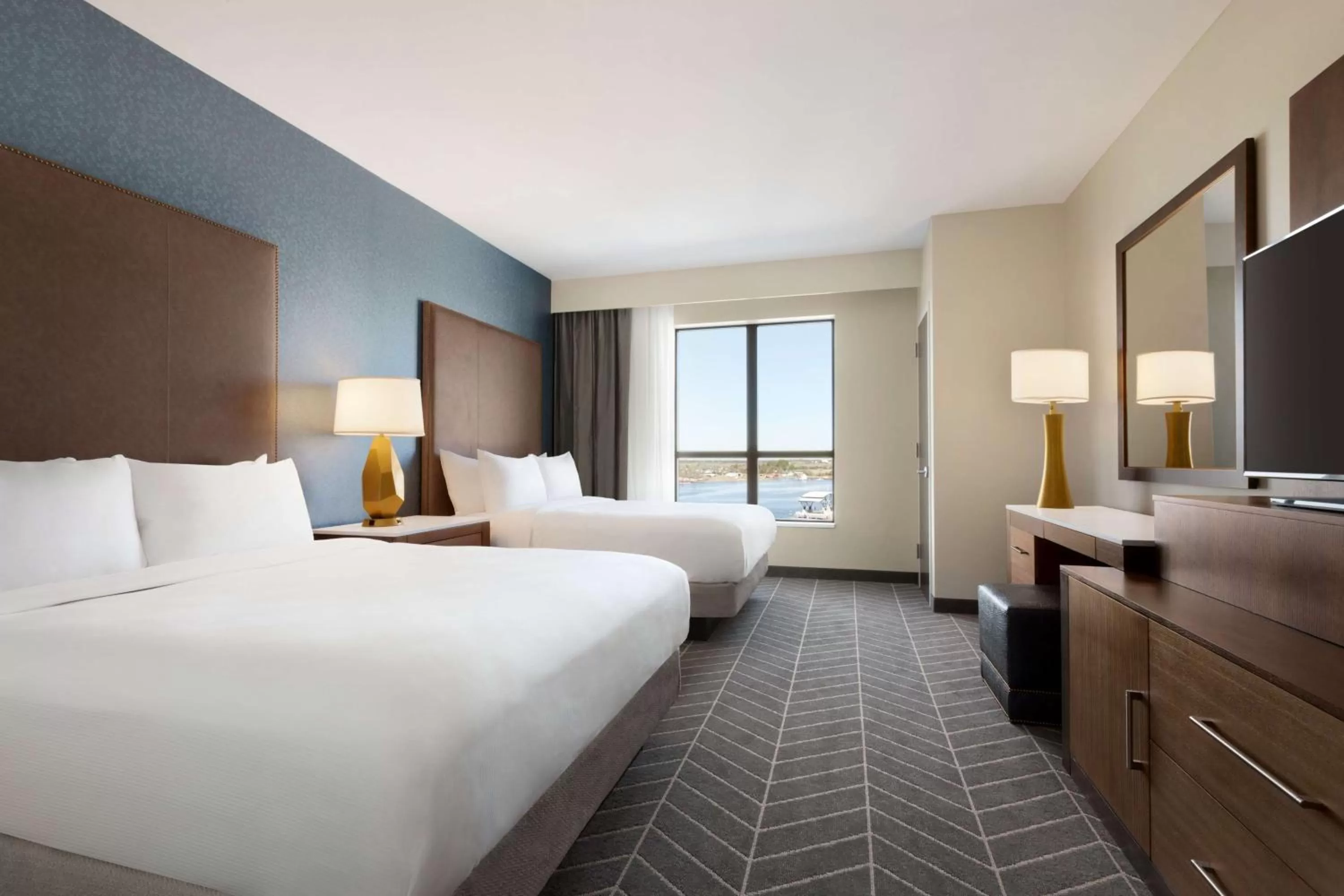 Bedroom, Bed in Embassy Suites By Hilton Wilmington Riverfront