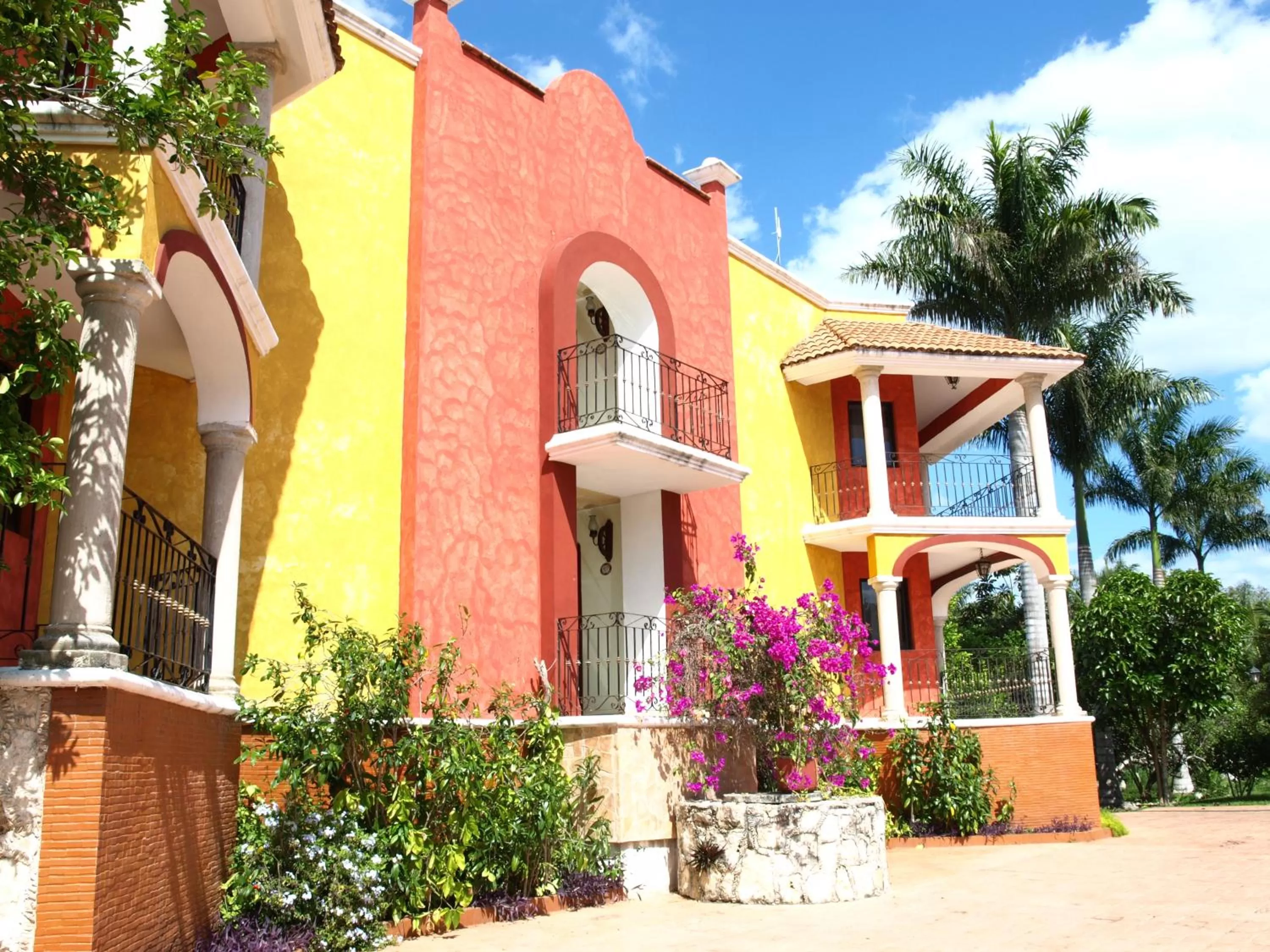 Facade/entrance in Ecotel Quinta Regia