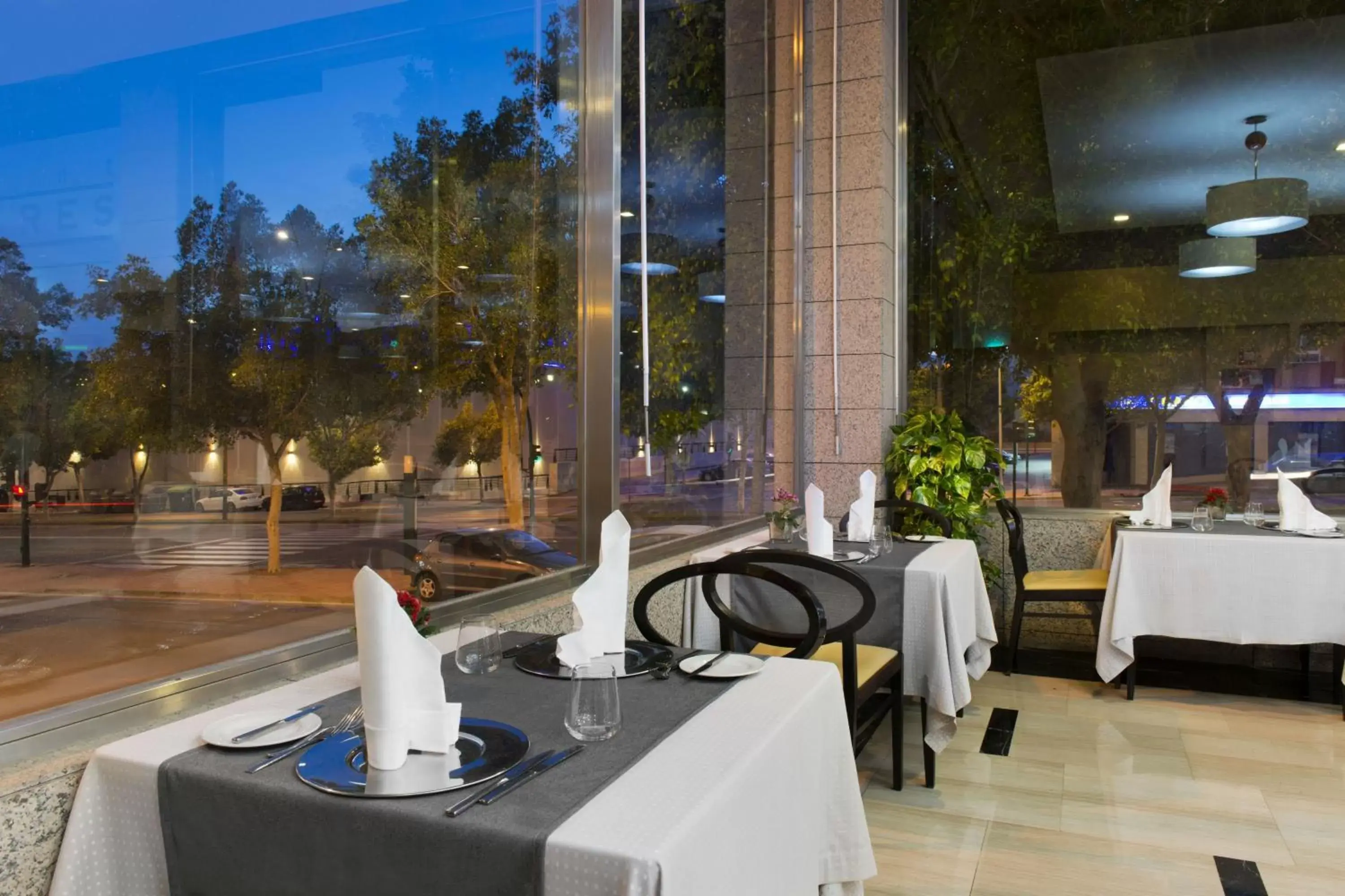 Restaurant/Places to Eat in Elba Almeria Business & Convention Hotel