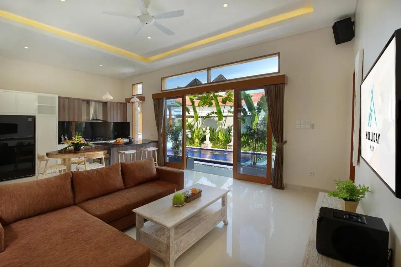 Living room, Seating Area in Holl Villa by Wildflower Group