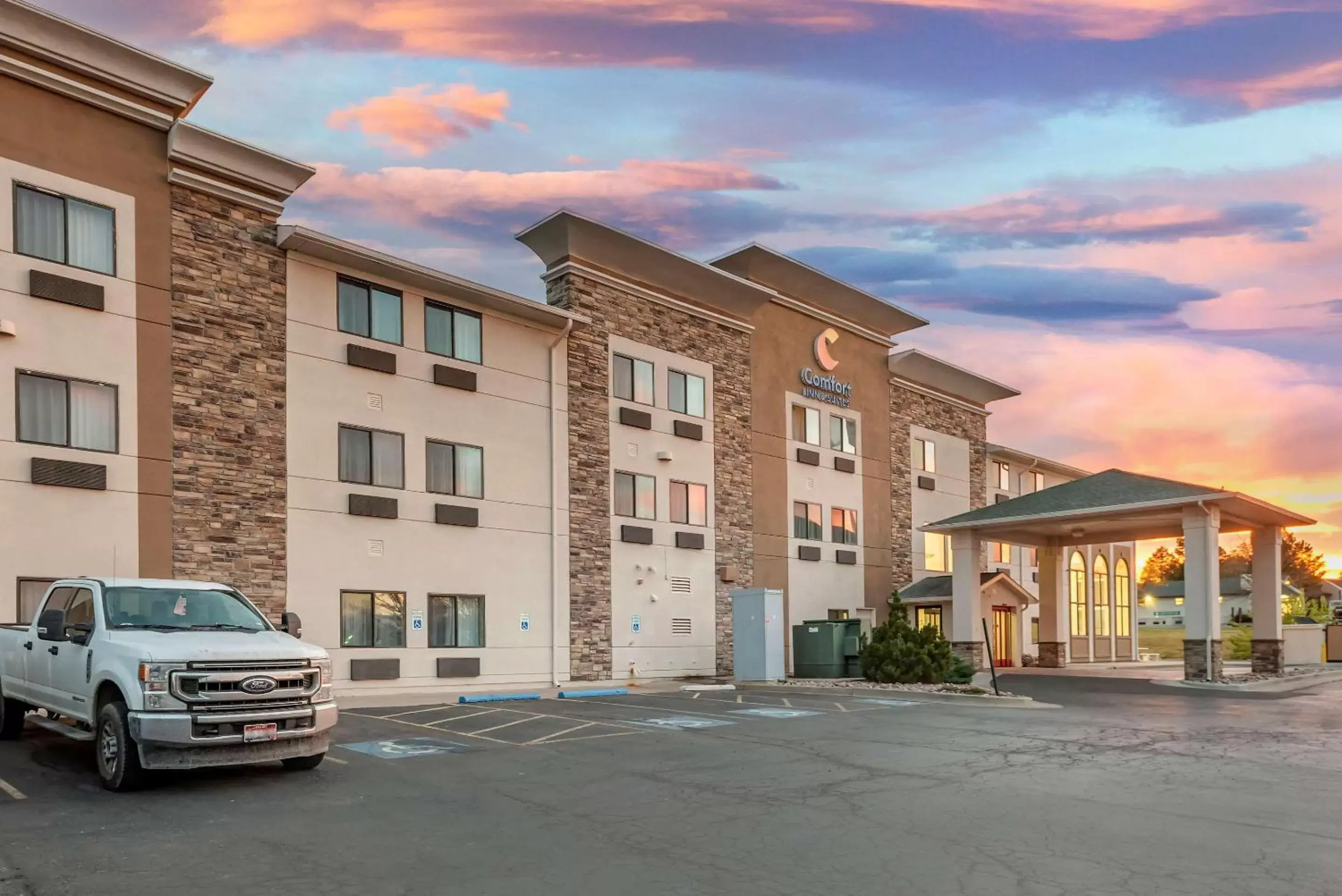 Property Building in Comfort Inn & Suites Pueblo