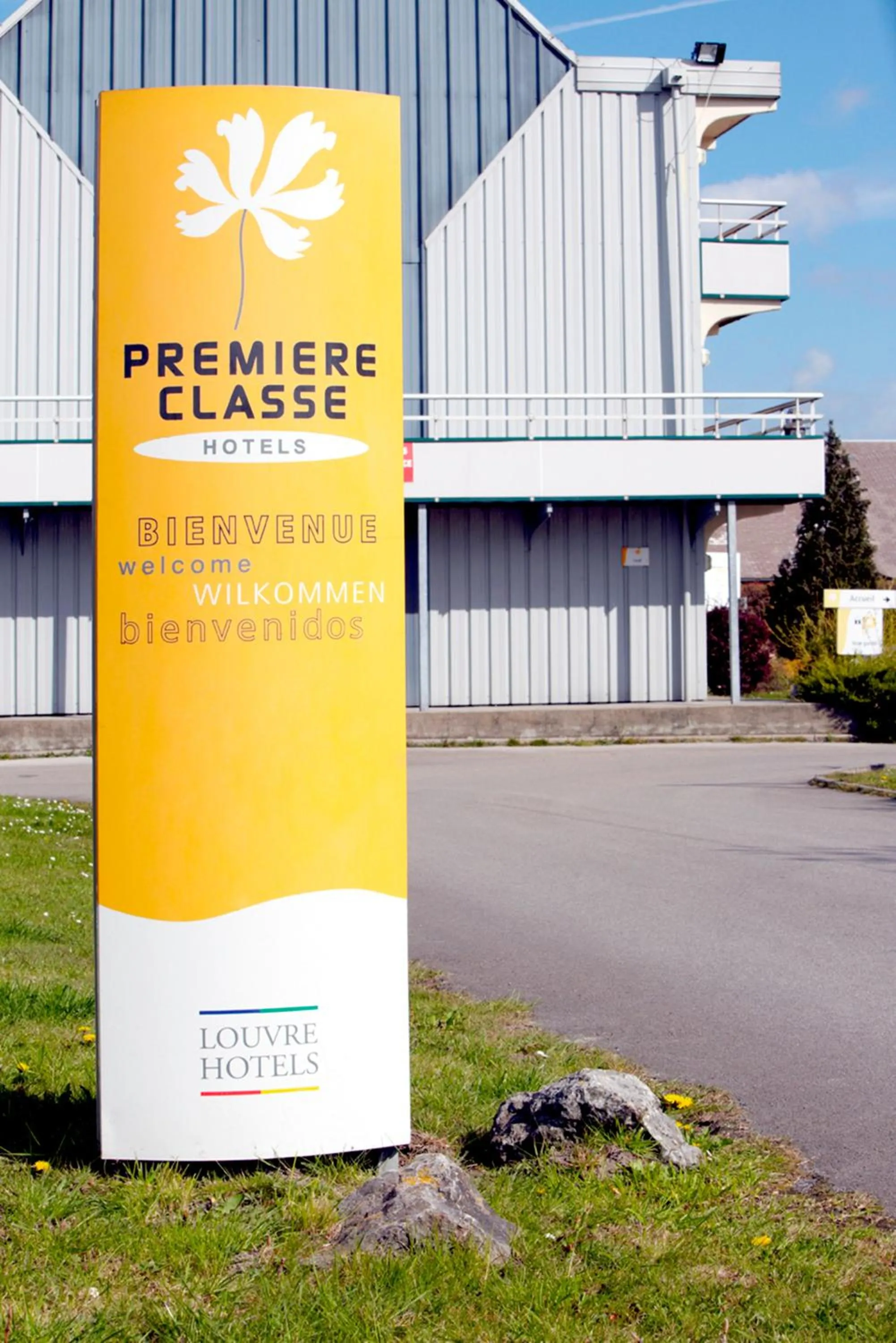 Facade/entrance in Premiere Classe Dunkerque Est Armbouts Cappel