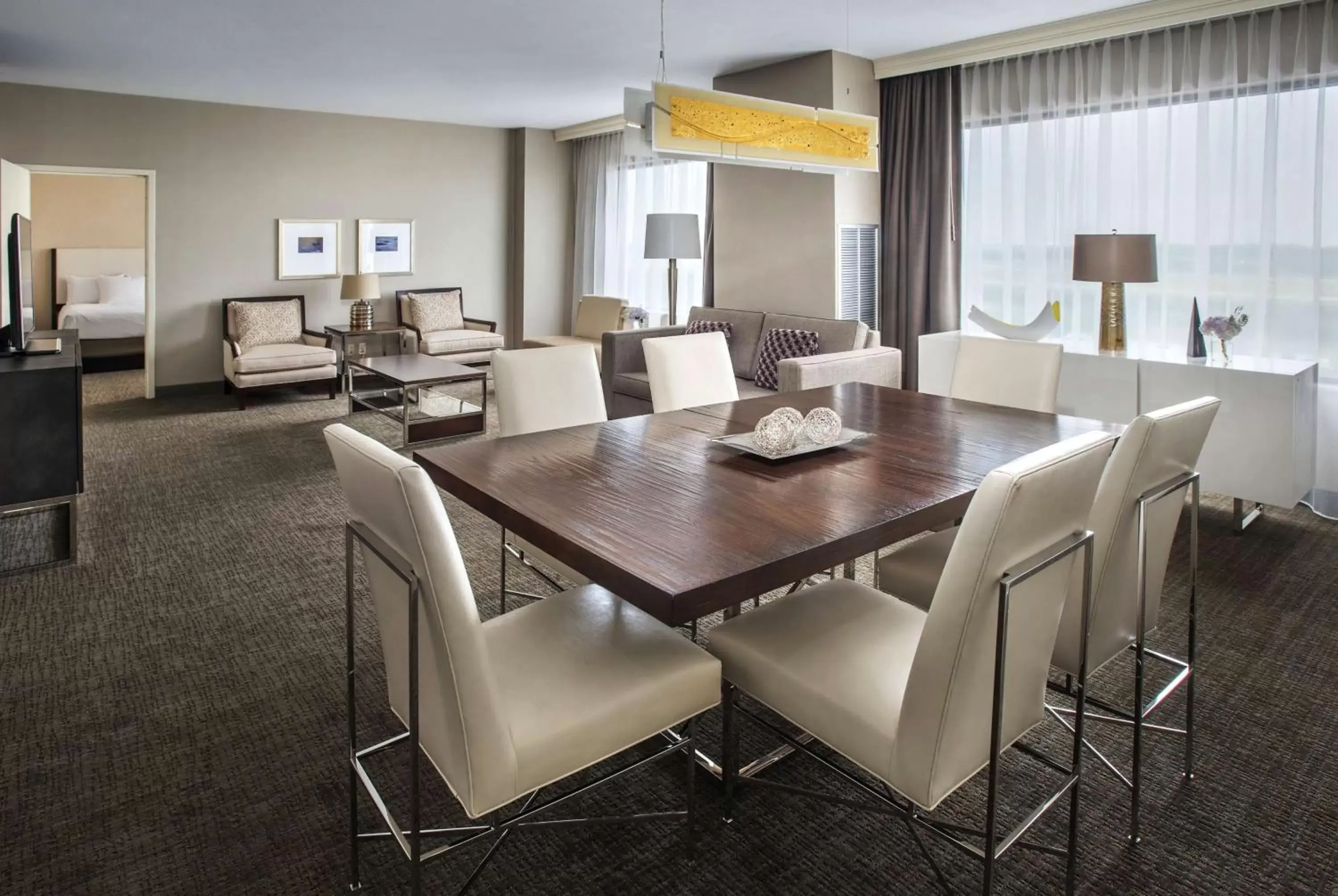 Photo of the whole room, Dining Area in Hyatt Regency Pittsburgh International Airport