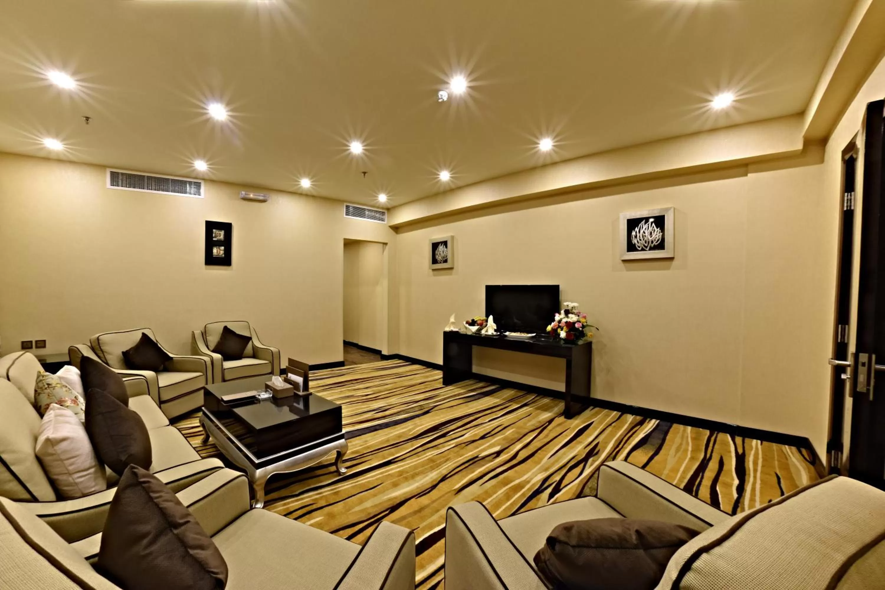 Seating area in Garden Plaza Hotel