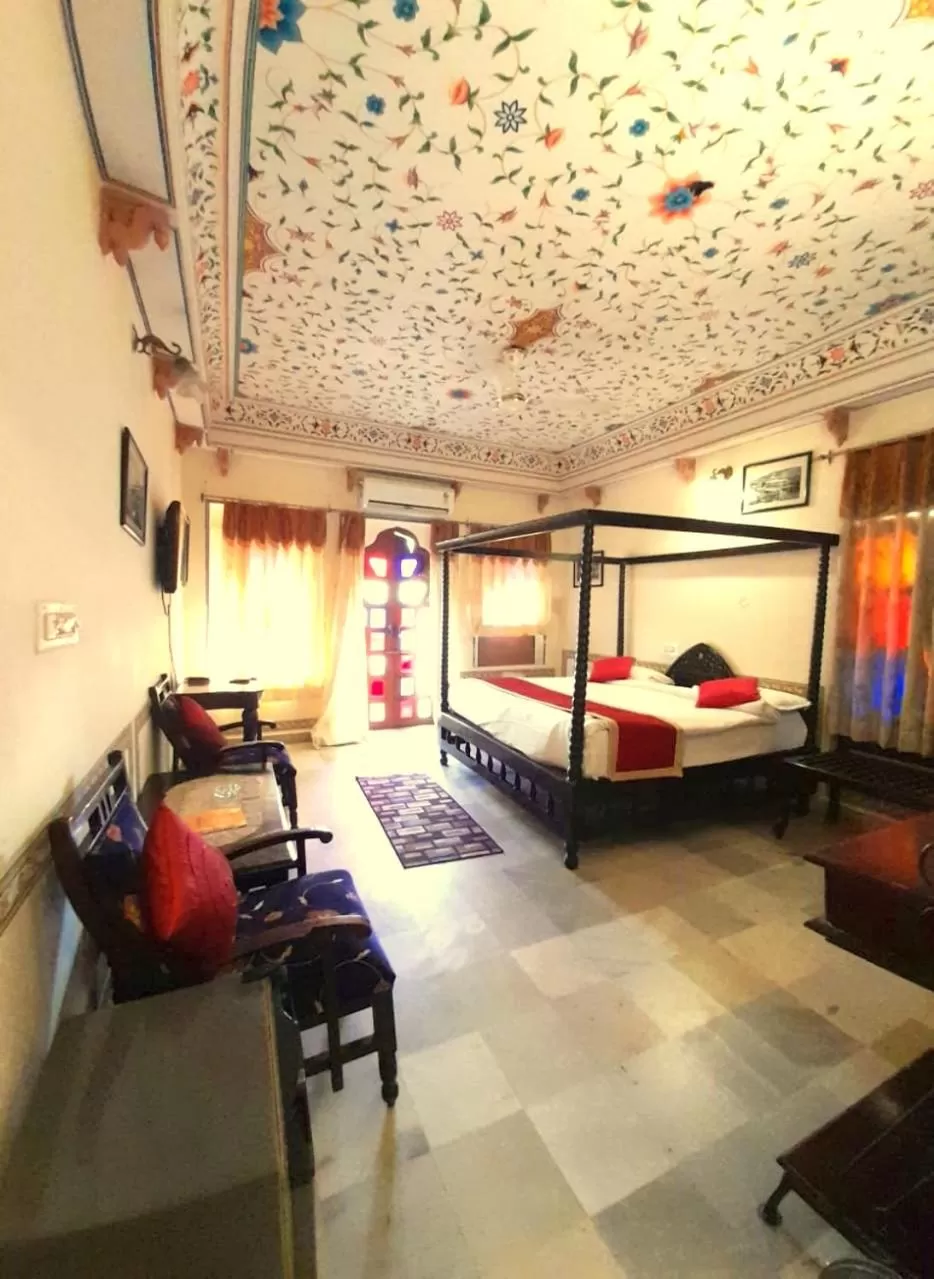 Bedroom, Bed in Sajjan Niwas