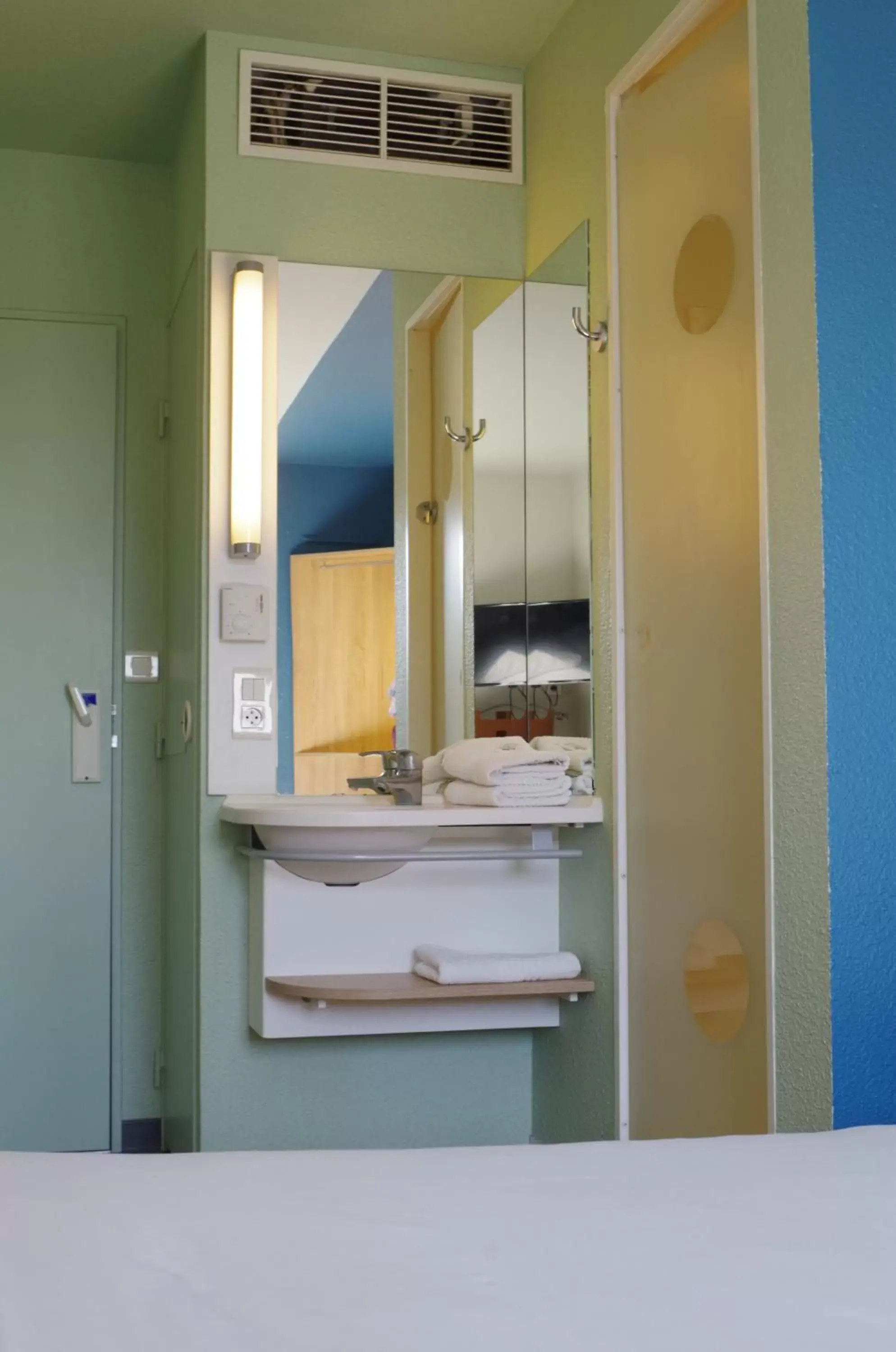 Shower, Bathroom in ibis budget Narbonne Est