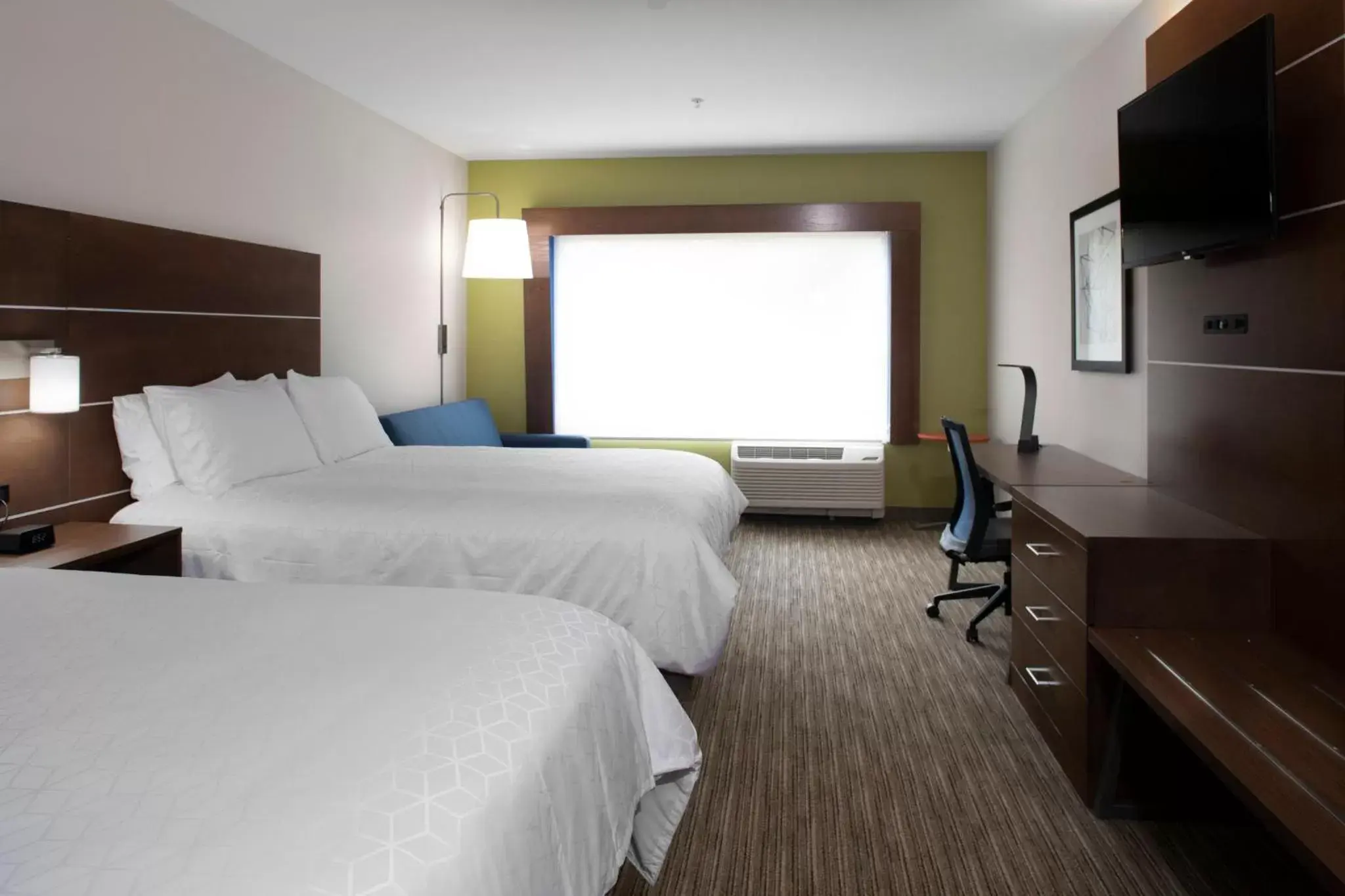 Photo of the whole room, Bed in Holiday Inn Express & Suites - King George - Dahlgren, an IHG Hotel