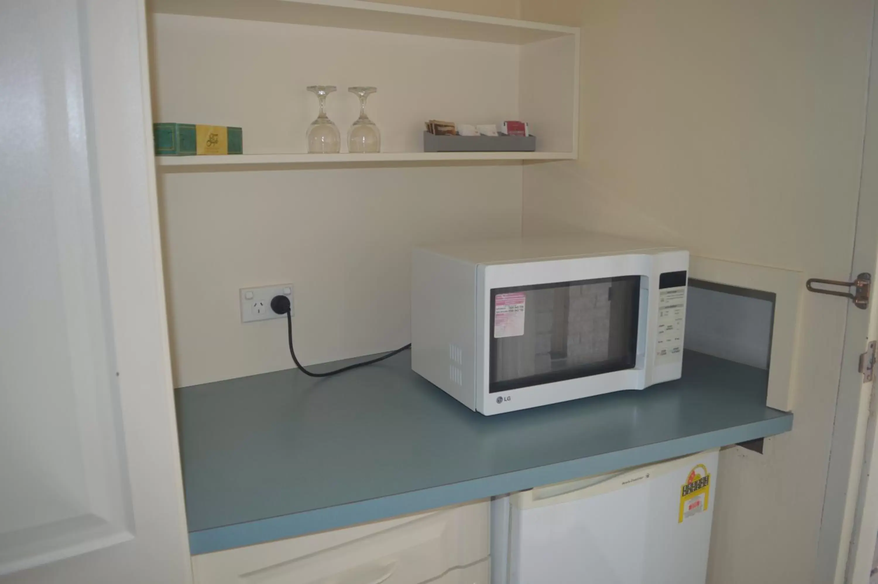 Coffee/tea facilities in Excelsior Motor Inn Coffee/tea facilities in Excelsior Motor Inn