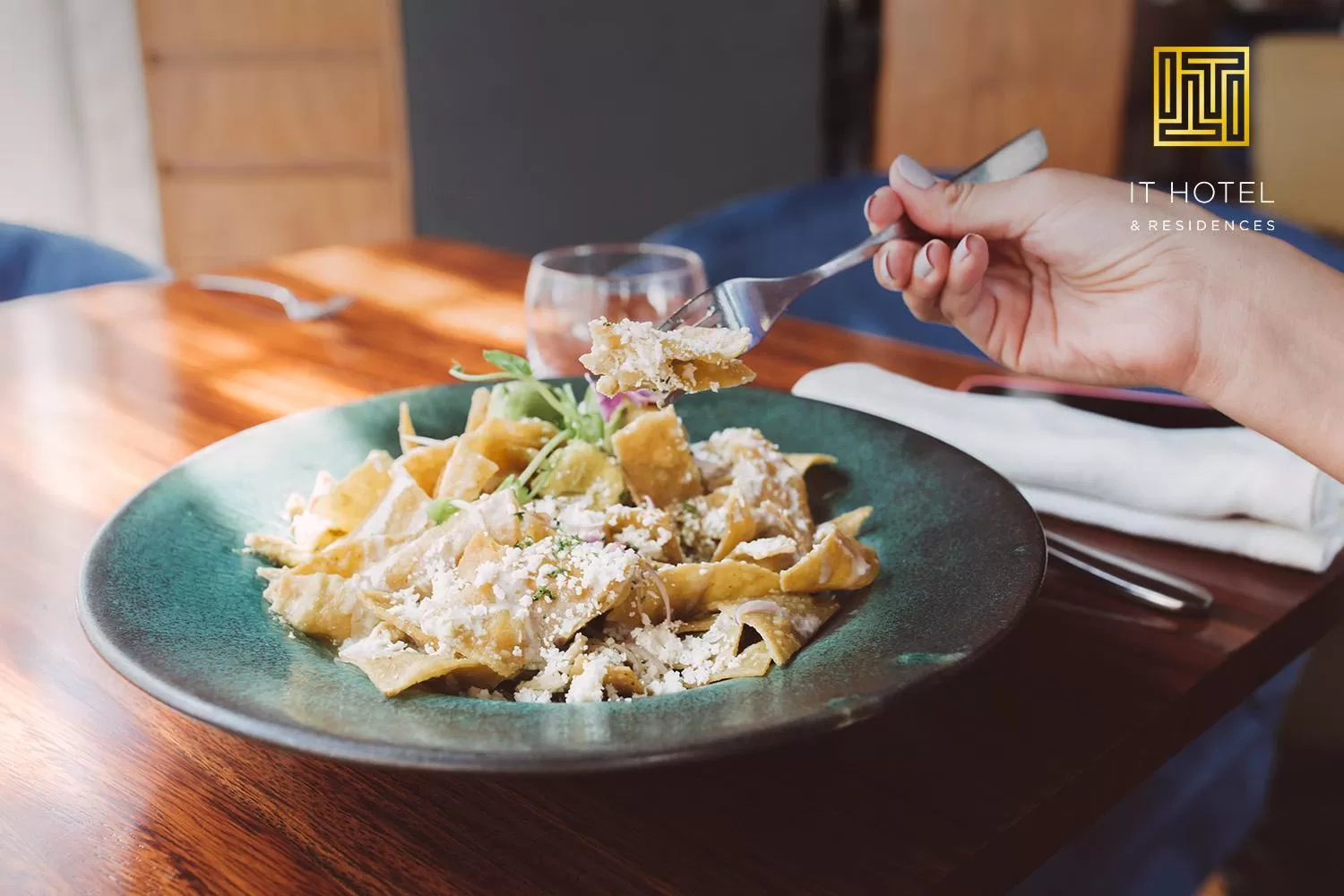 Restaurant/places to eat in IT Boutique Hotel & Restaurant