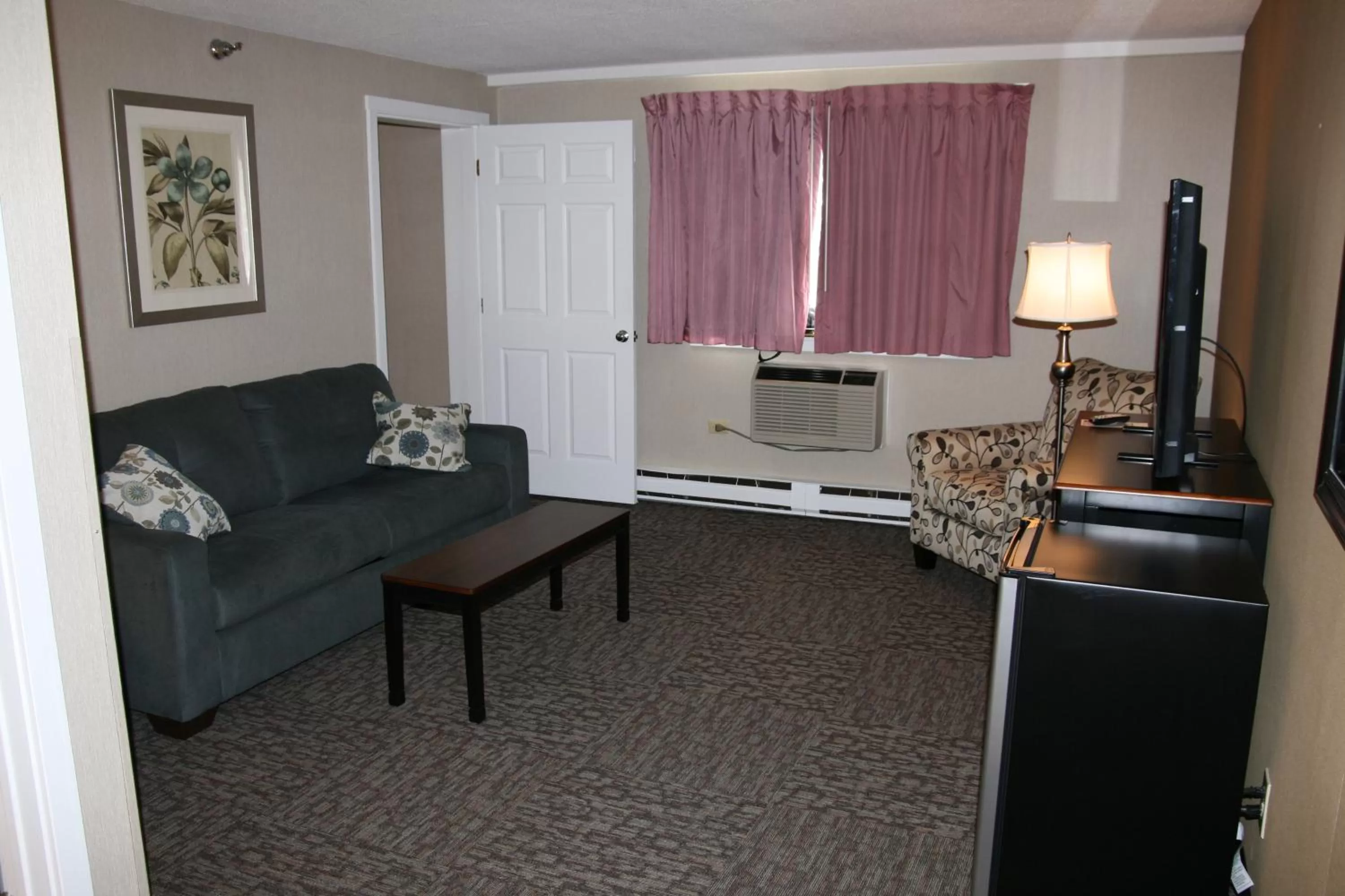 Living room in Bangor Inn & Suites