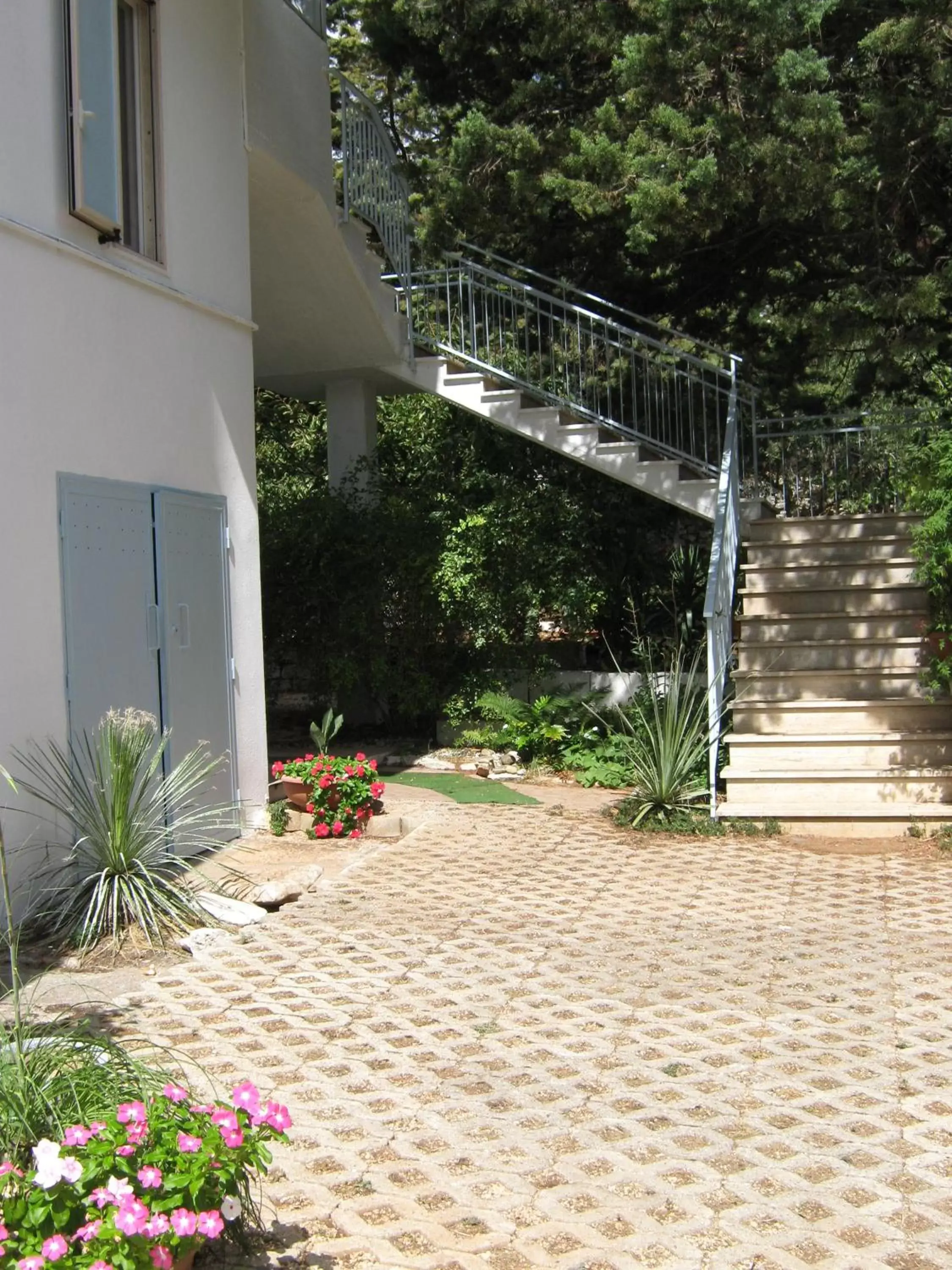 Facade/entrance in La Cascata